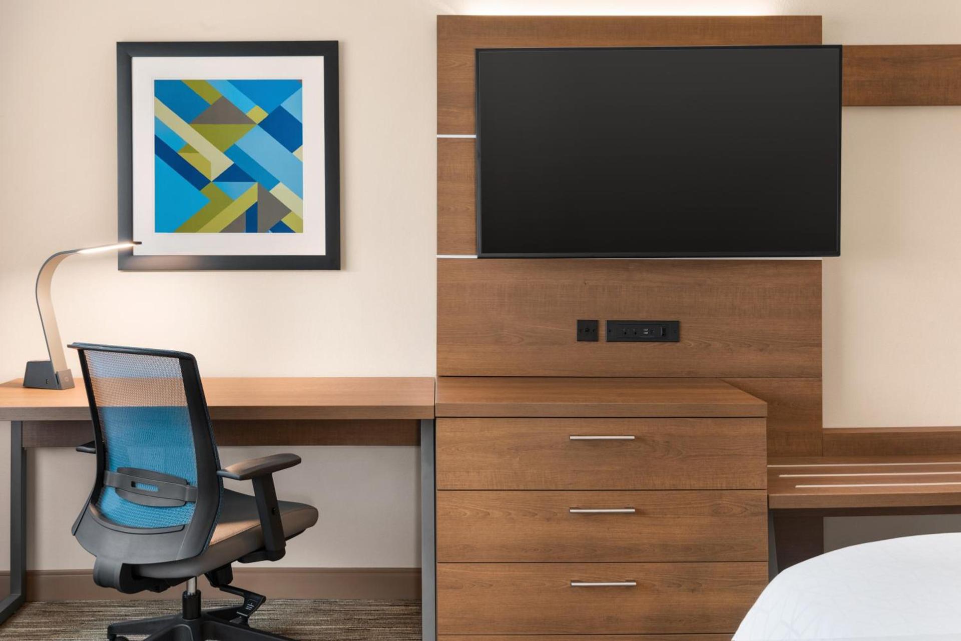 Holiday Inn Express & Suites - Beaver Dam by IHG photo 22