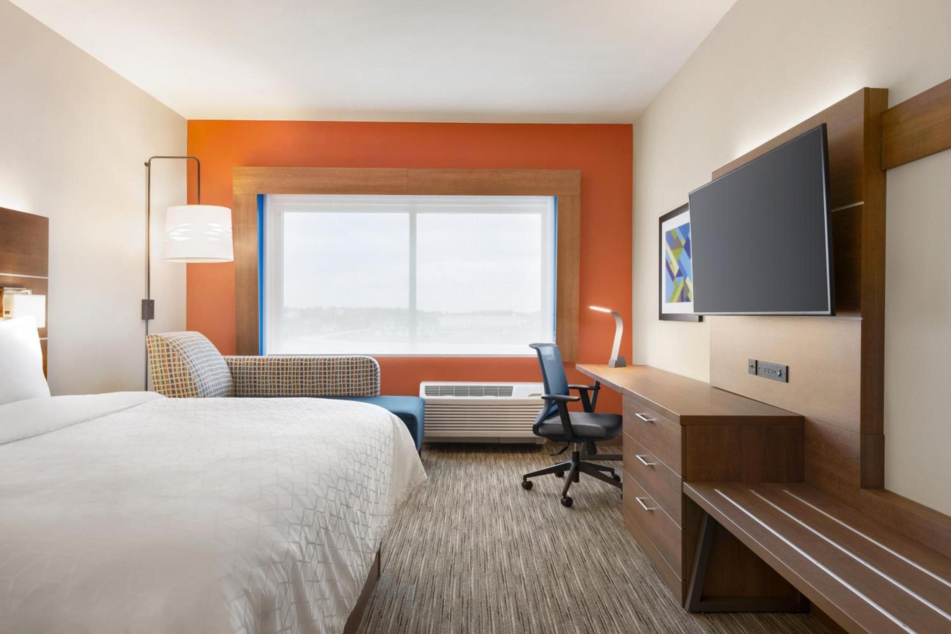 Holiday Inn Express & Suites - Beaver Dam by IHG photo 23