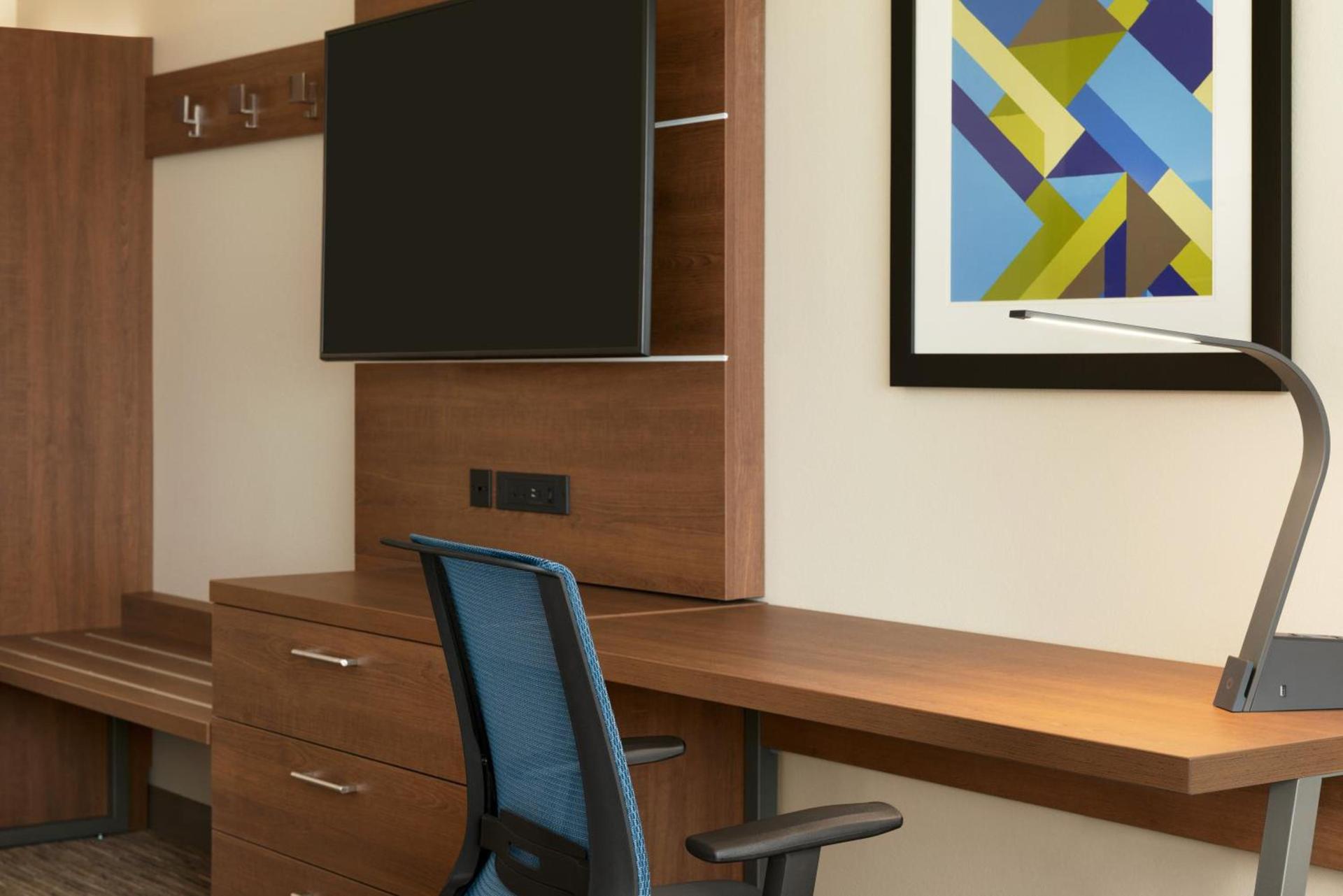 Holiday Inn Express & Suites - Beaver Dam by IHG photo 24
