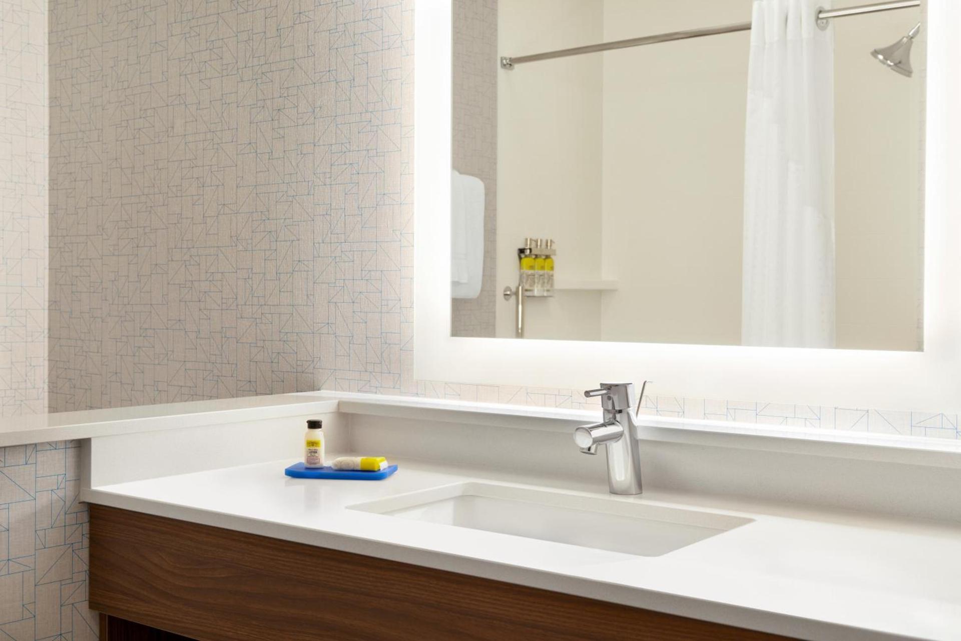 Holiday Inn Express & Suites - Beaver Dam by IHG photo 25