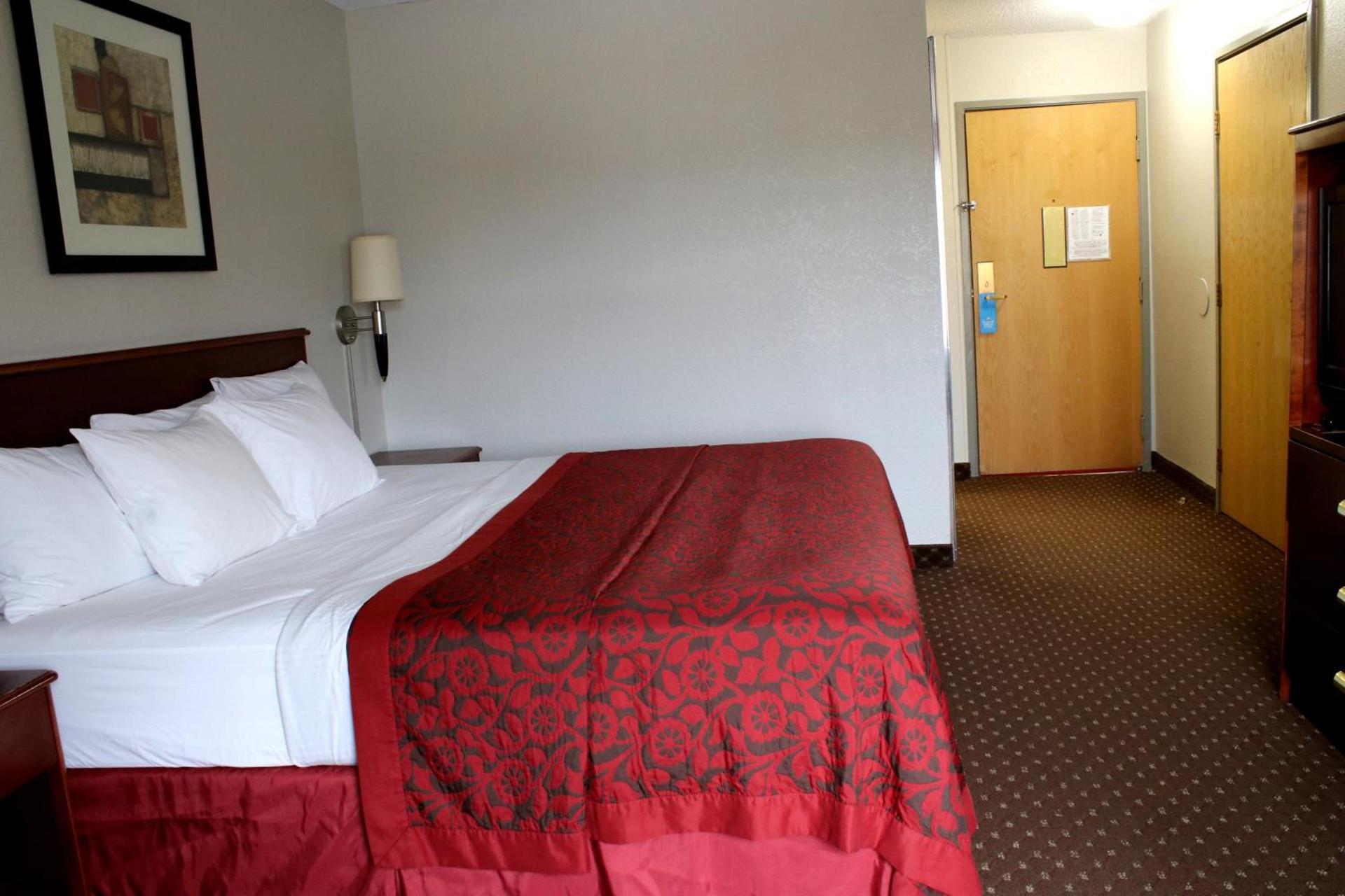 Days Inn & Suites by Wyndham Bloomington/Normal IL photo 27