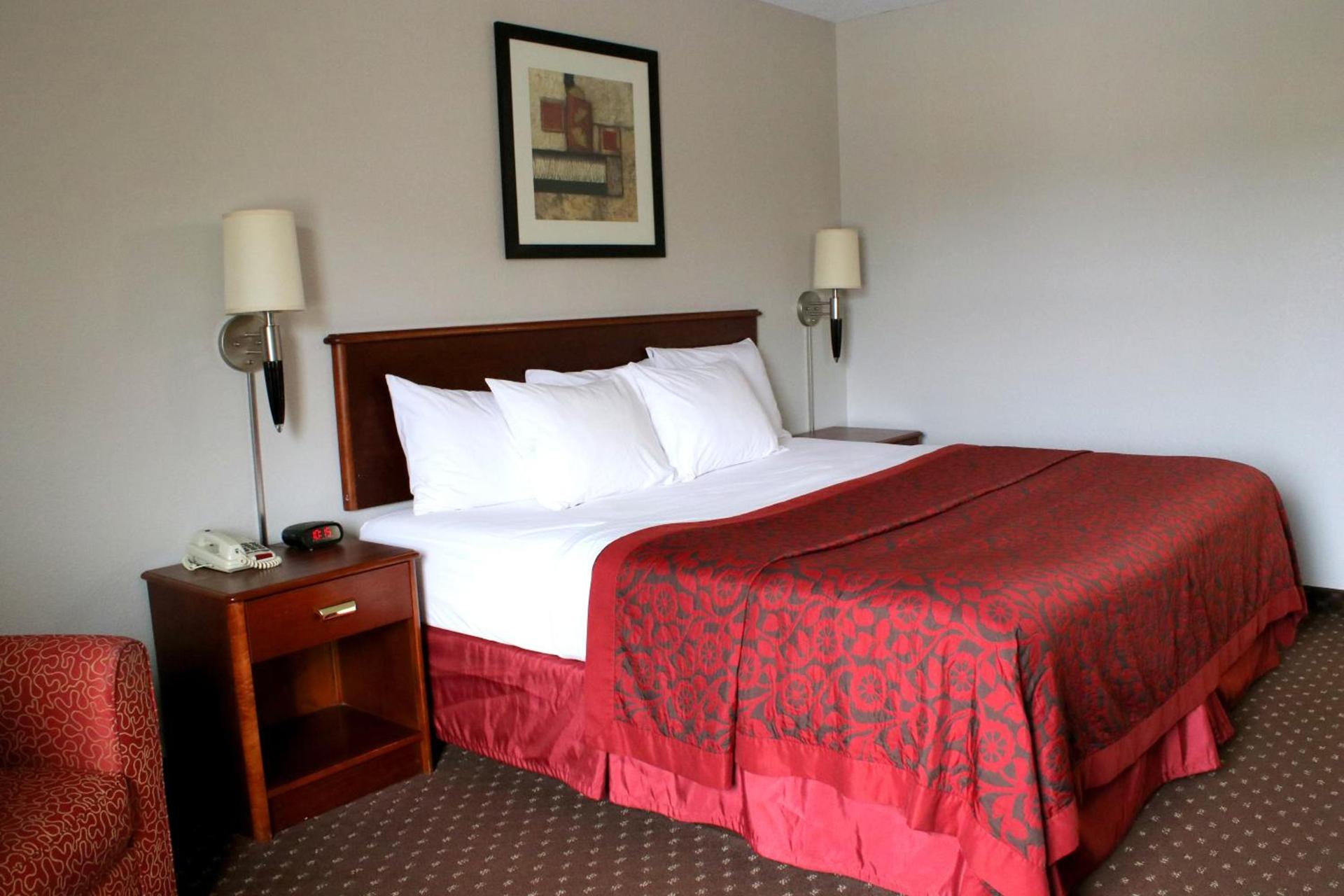 Days Inn & Suites by Wyndham Bloomington/Normal IL photo 17