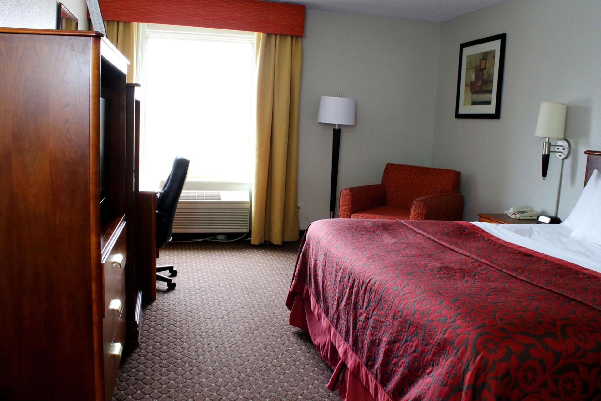 Days Inn & Suites by Wyndham Bloomington/Normal IL photo 18