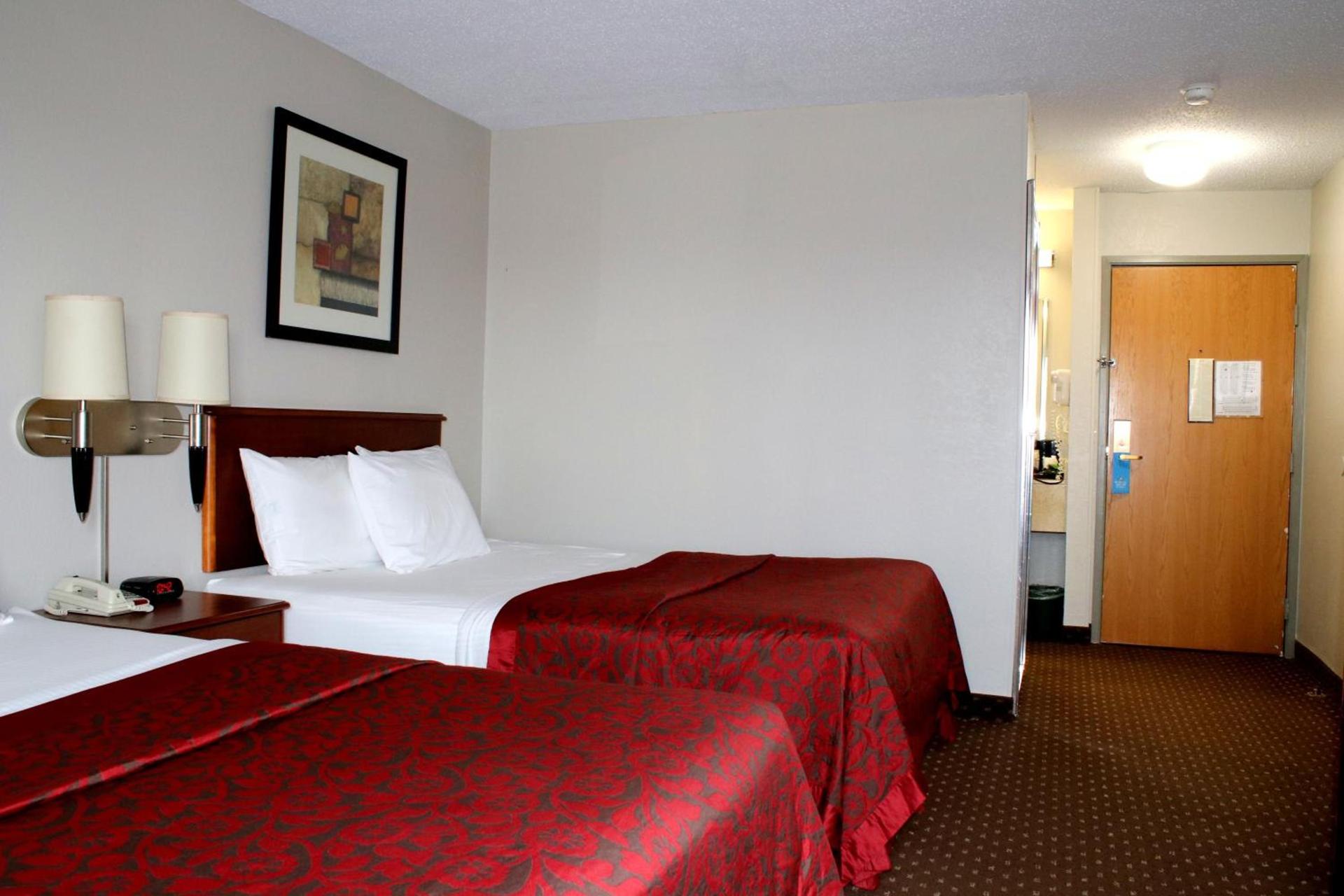 Days Inn & Suites by Wyndham Bloomington/Normal IL photo 26