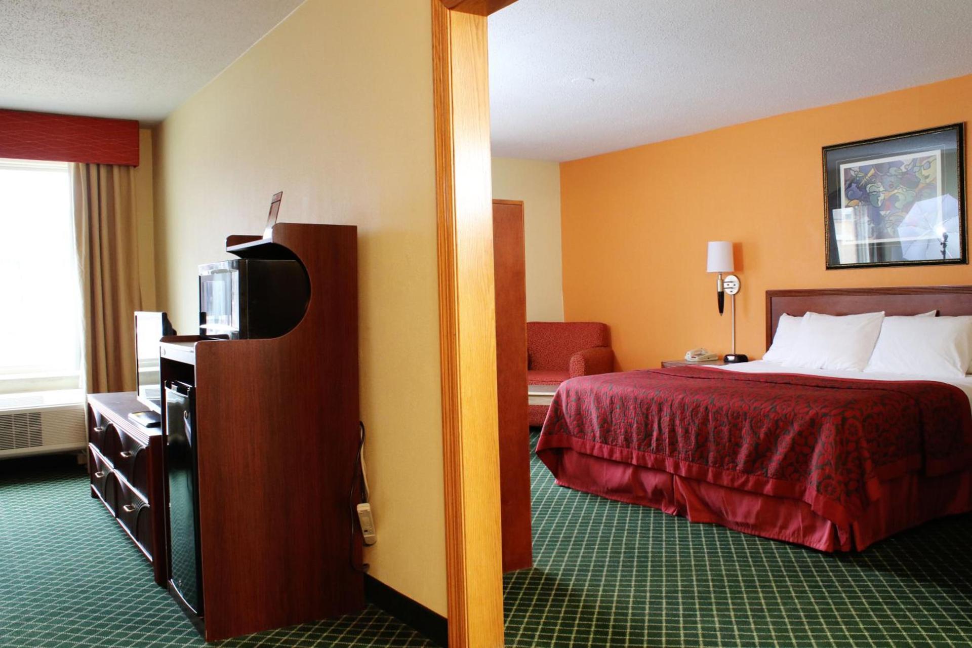 Days Inn & Suites by Wyndham Bloomington/Normal IL photo 31