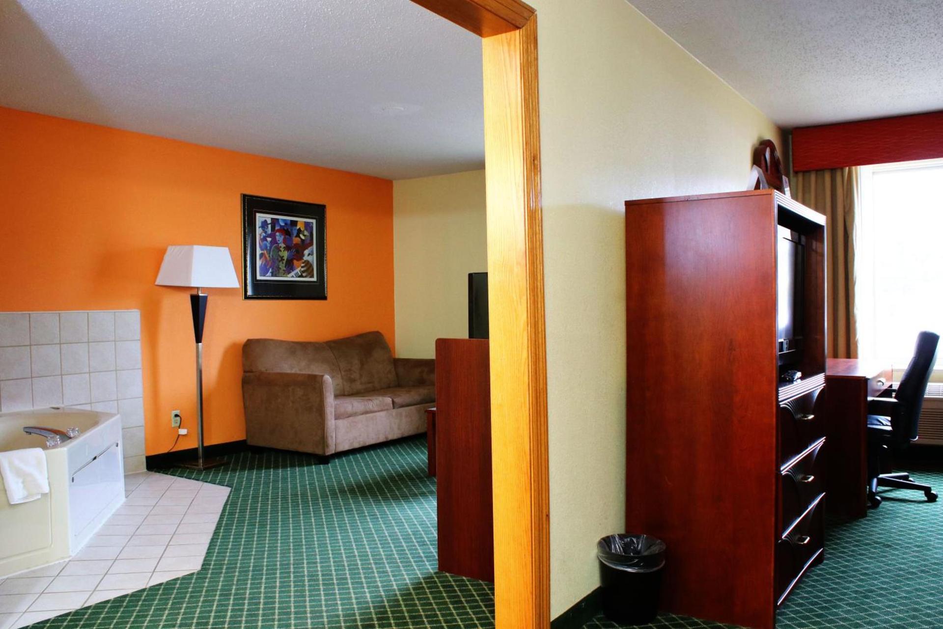 Days Inn & Suites by Wyndham Bloomington/Normal IL photo 19