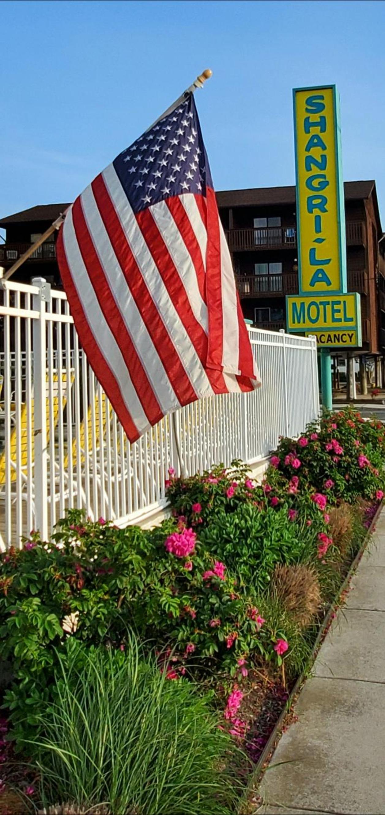 Shangri-La Motel photo 14