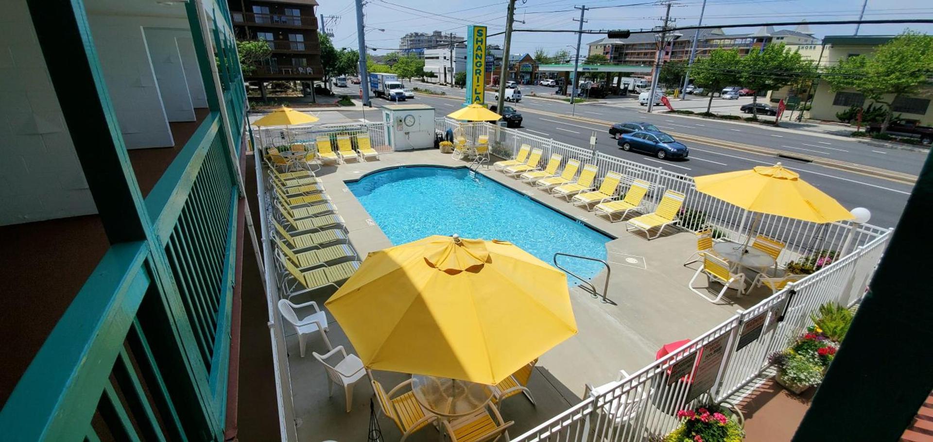 Shangri-La Motel photo 9