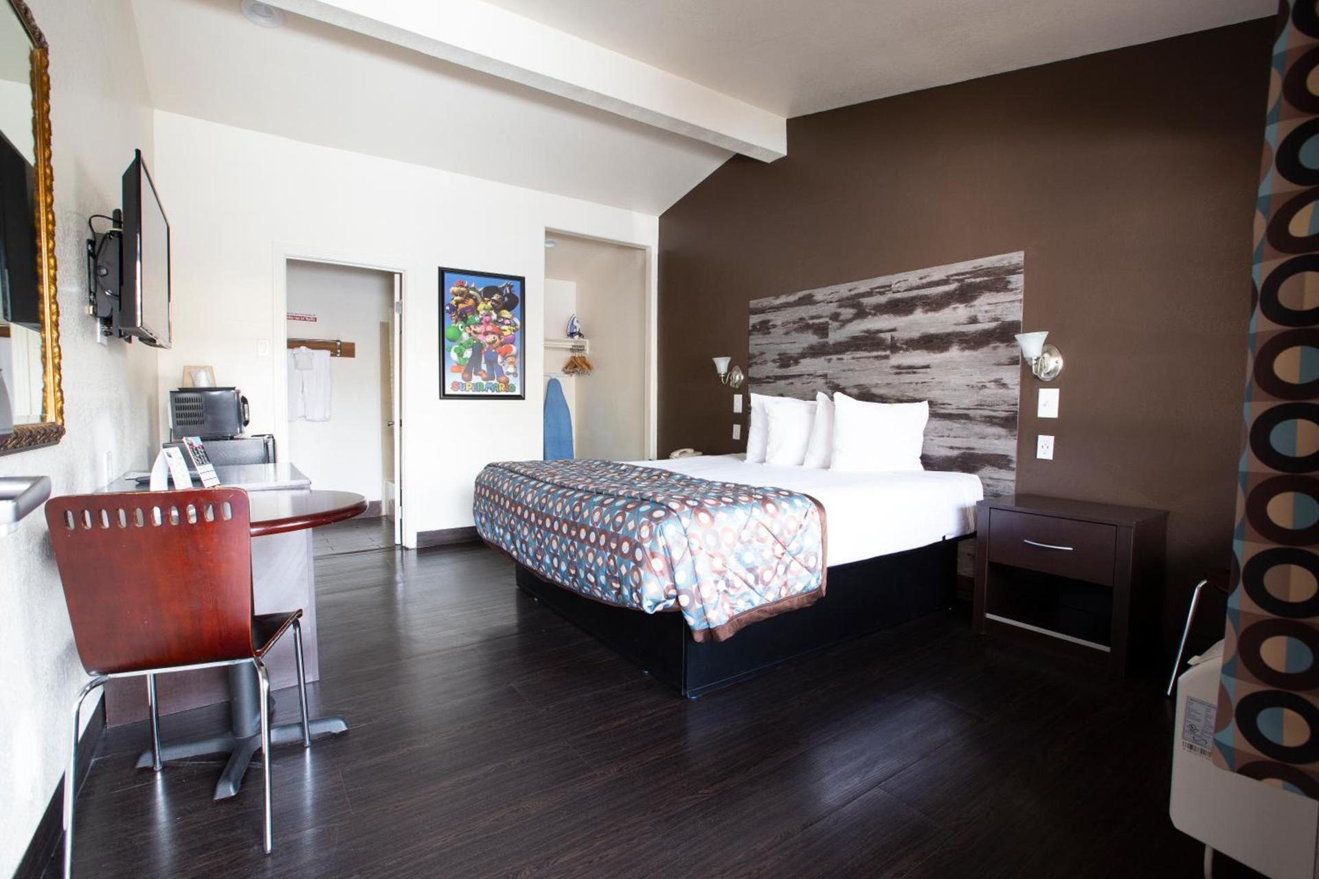 Anaheim Discovery Inn and Suites photo 17