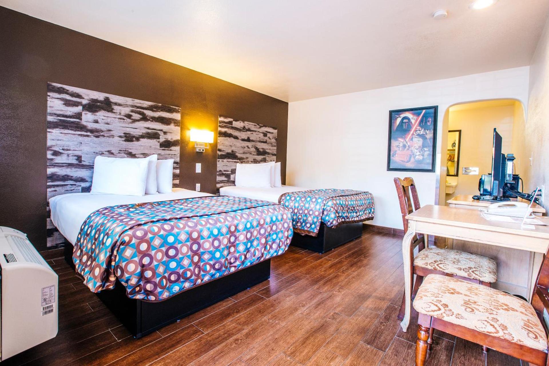 Anaheim Discovery Inn and Suites photo 16