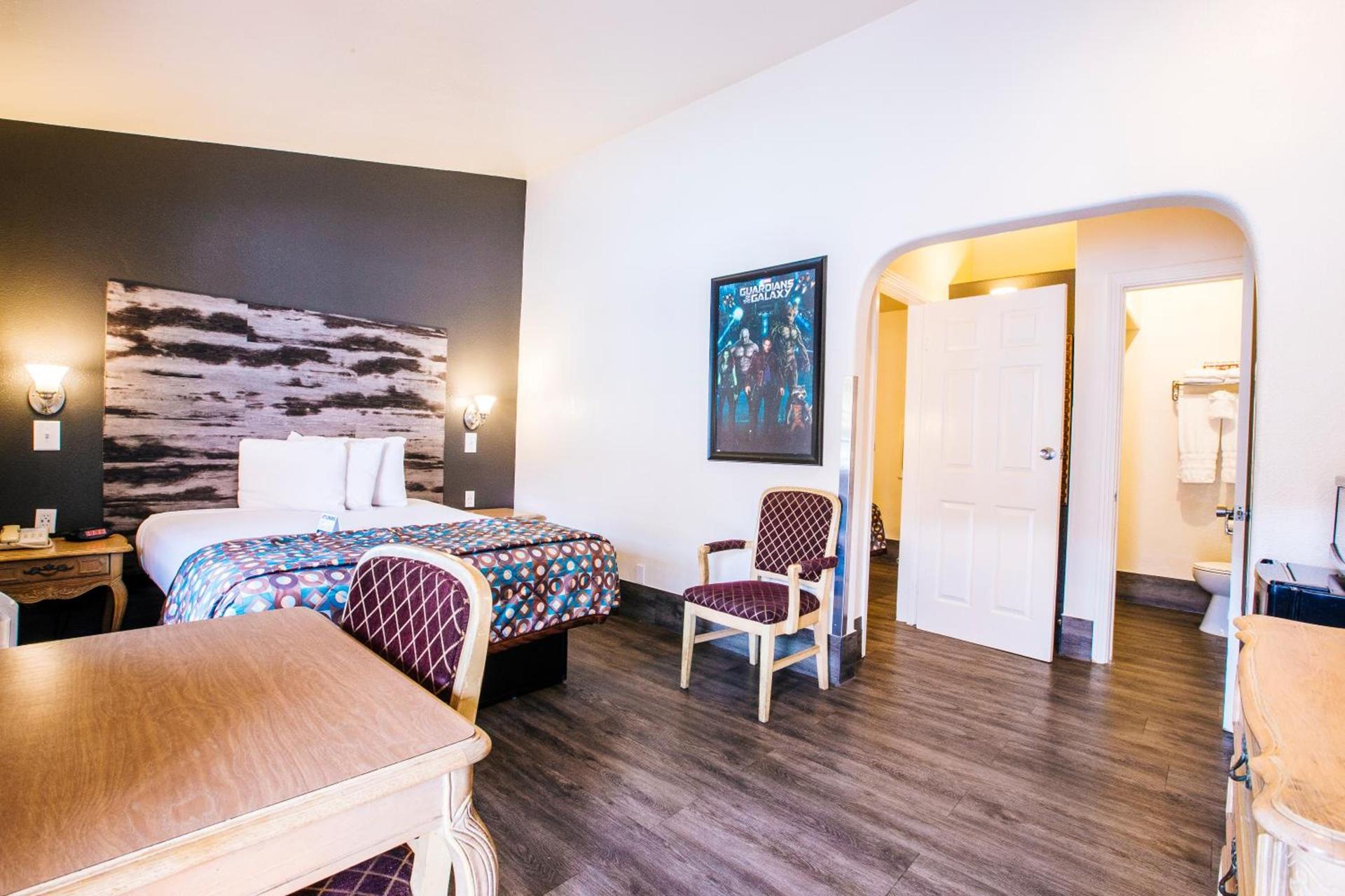 Anaheim Discovery Inn and Suites photo 13
