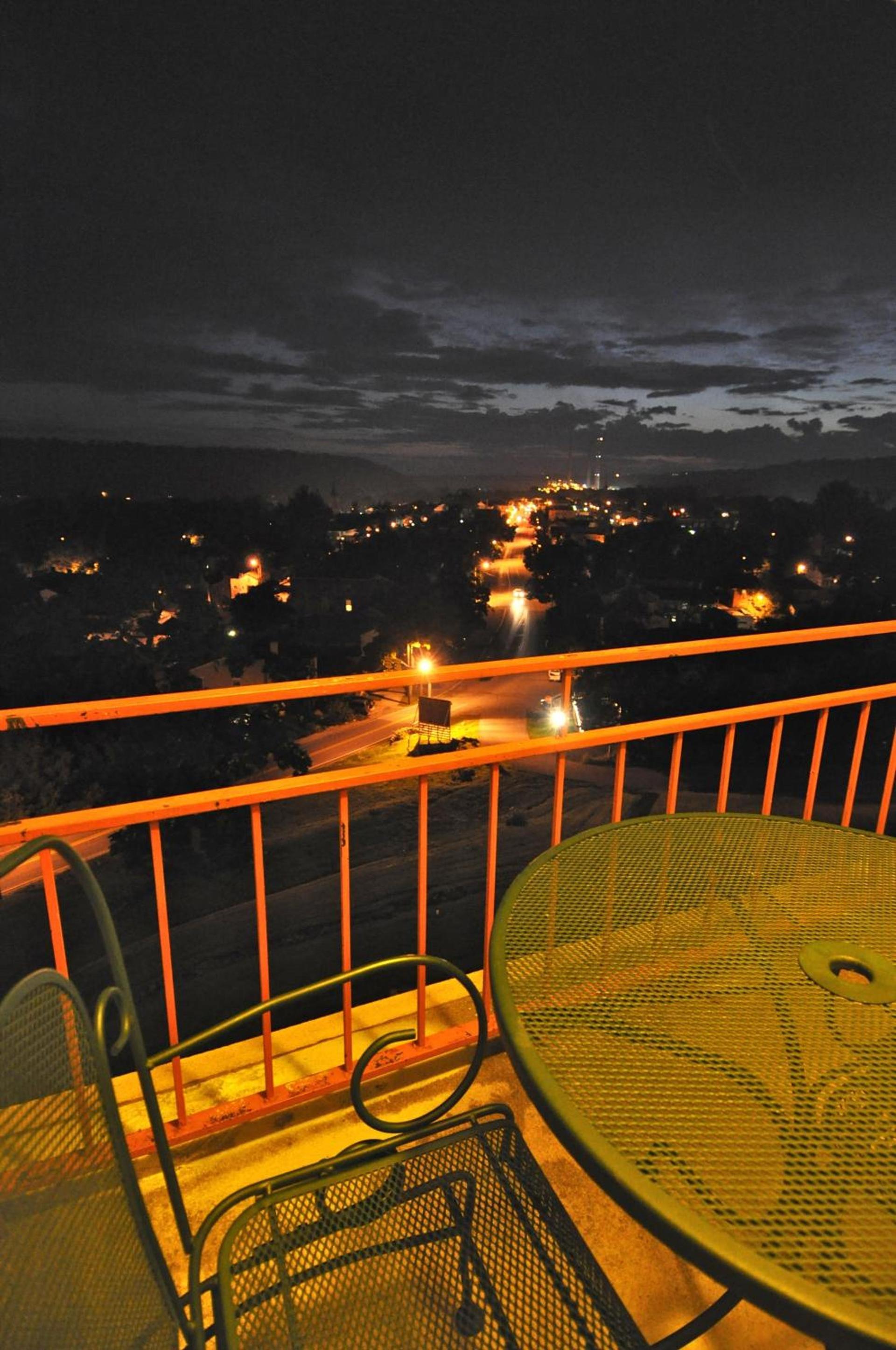 Hillside Inn photo 2