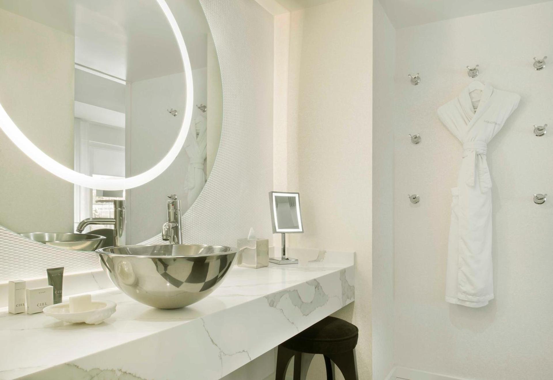The Valorian Los Angeles, Curio Collection by Hilton photo 89