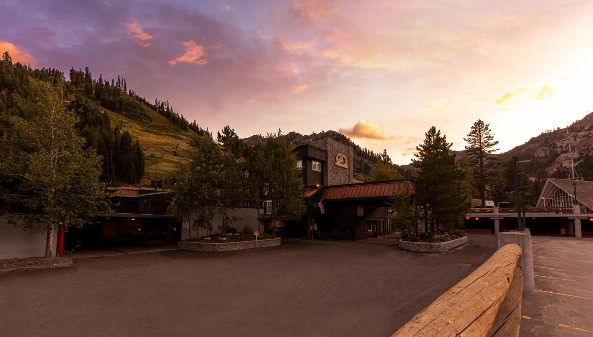 Red Wolf Lodge at Olympic Valley photo 7