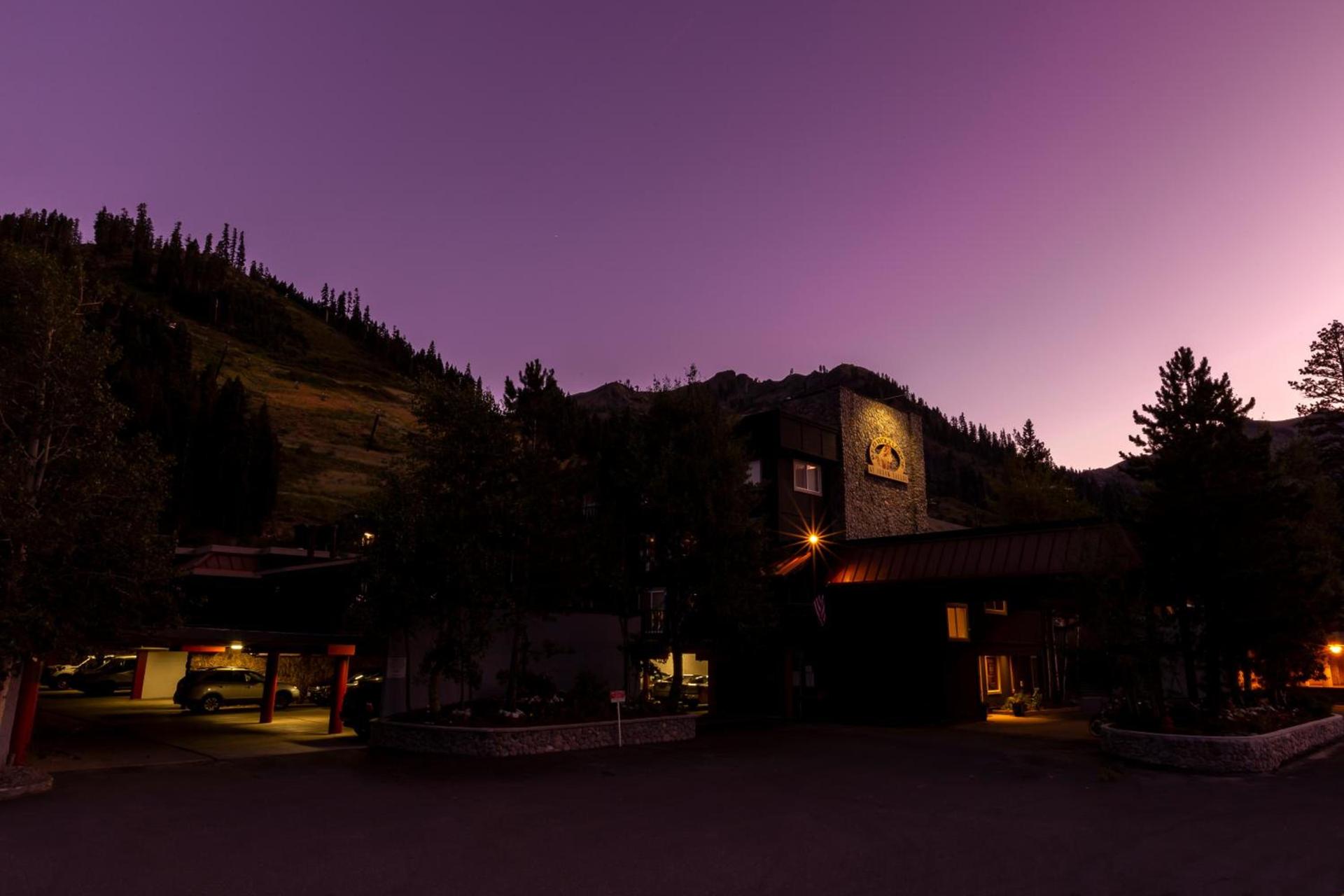 Red Wolf Lodge at Olympic Valley photo 5