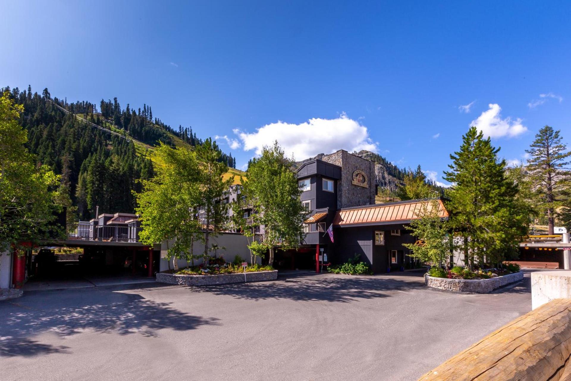 Red Wolf Lodge at Olympic Valley photo 4