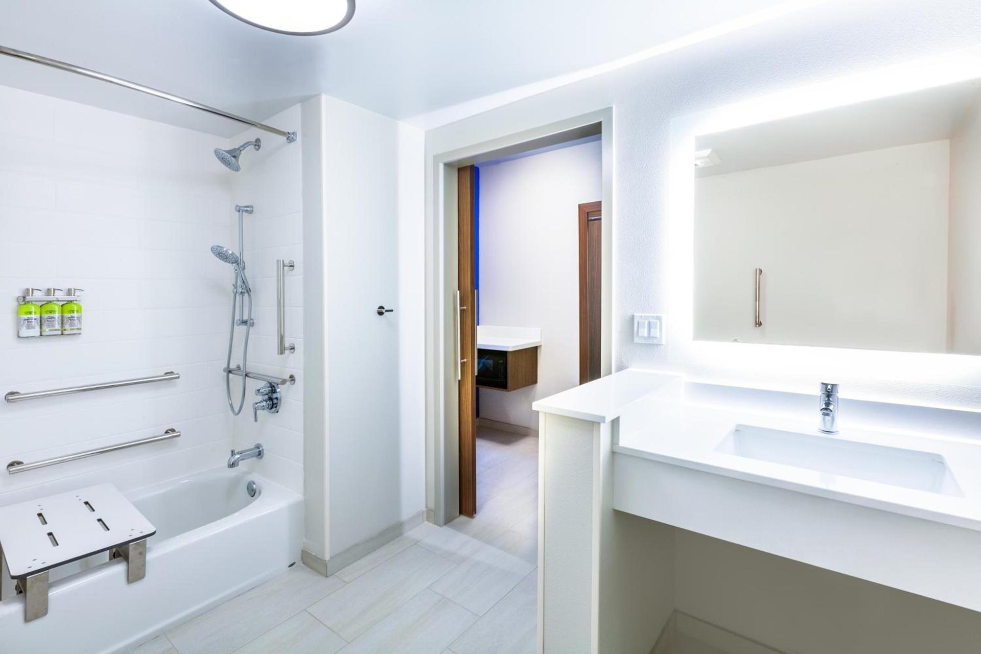 Holiday Inn Express & Suites - Tulsa Northeast - Owasso by IHG photo 38