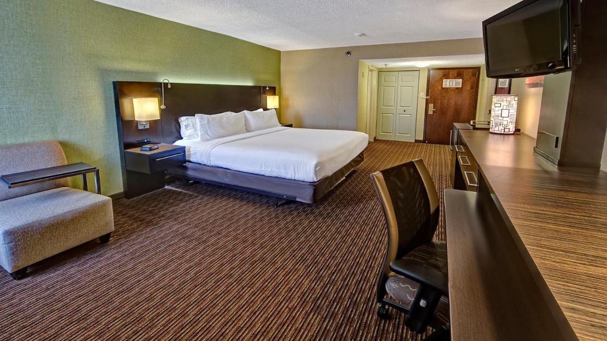 Clarion Hotel & Suites Conference Center Memphis Airport photo 10