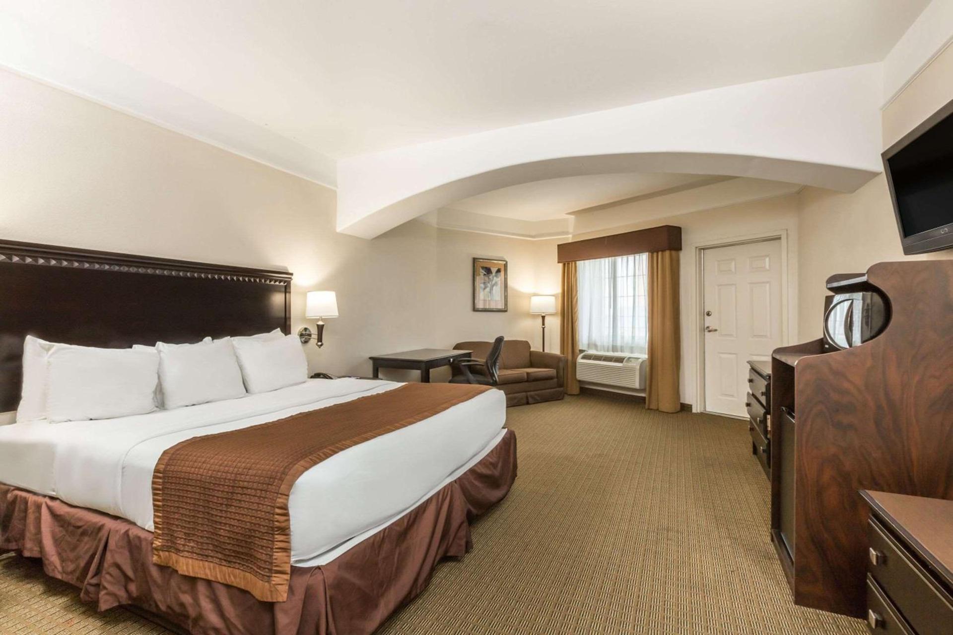 Baymont by Wyndham Galveston photo 12