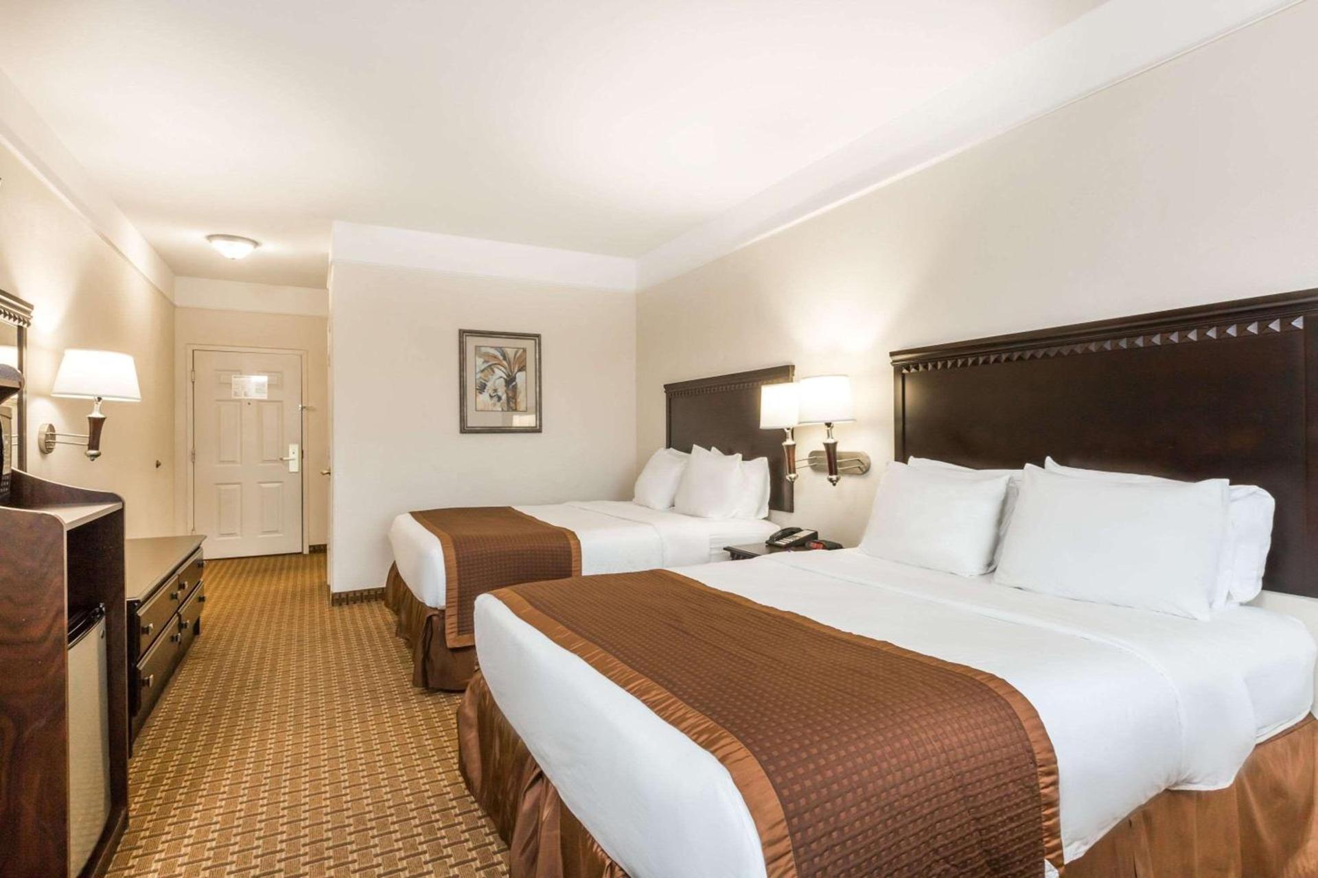 Baymont by Wyndham Galveston photo 9