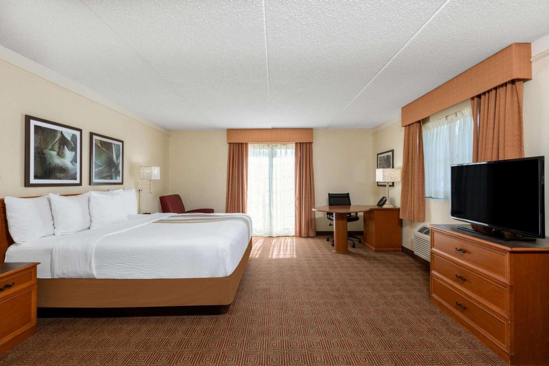 La Quinta East Deerfield Beach - Boca Raton photo 22