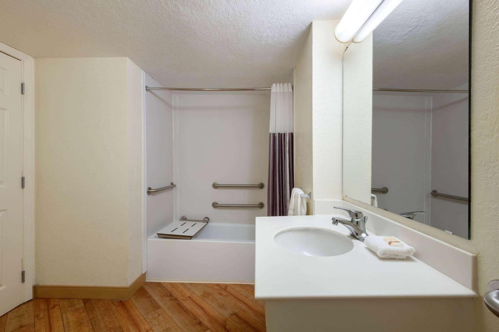 La Quinta East Deerfield Beach - Boca Raton photo 15