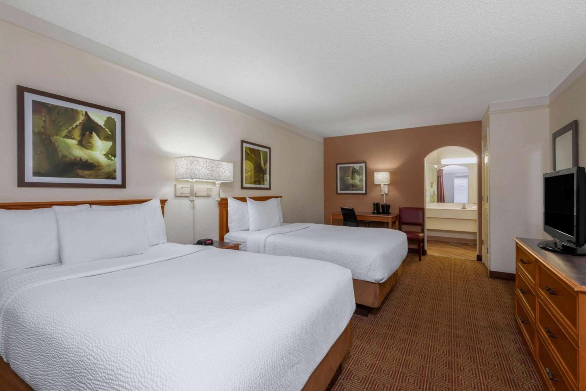 La Quinta East Deerfield Beach - Boca Raton photo 18