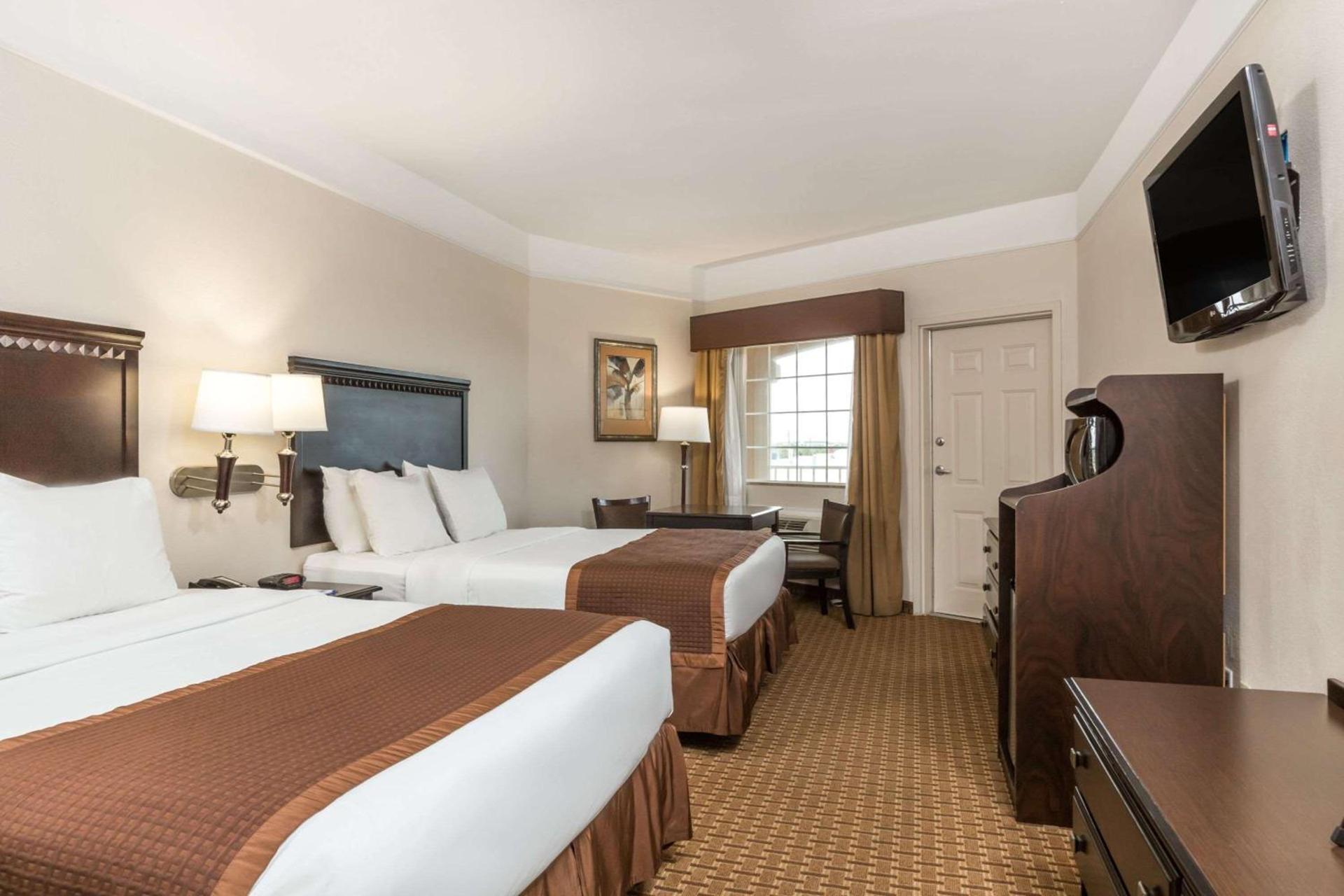 Baymont by Wyndham Galveston photo 6