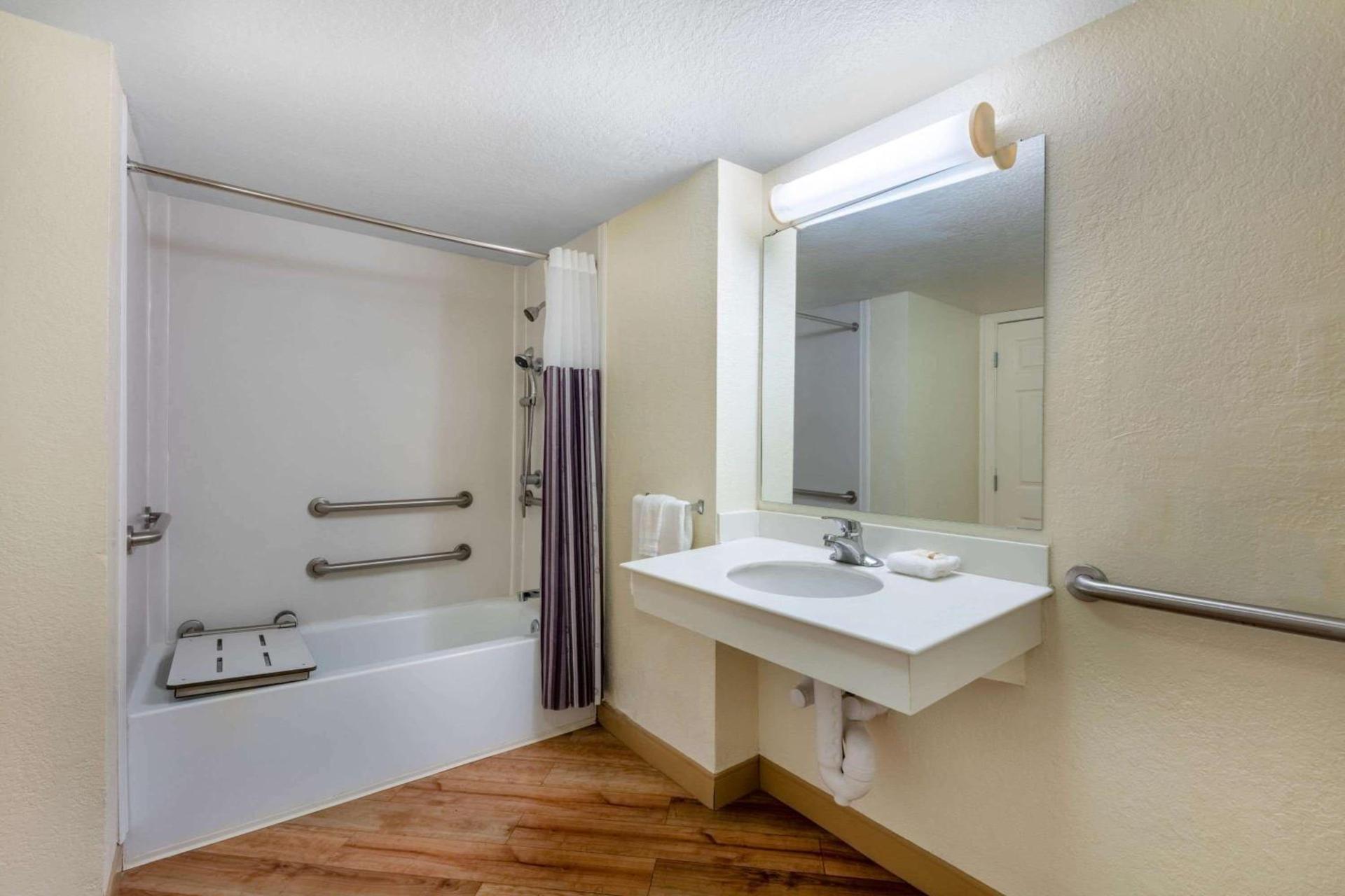 La Quinta East Deerfield Beach - Boca Raton photo 25