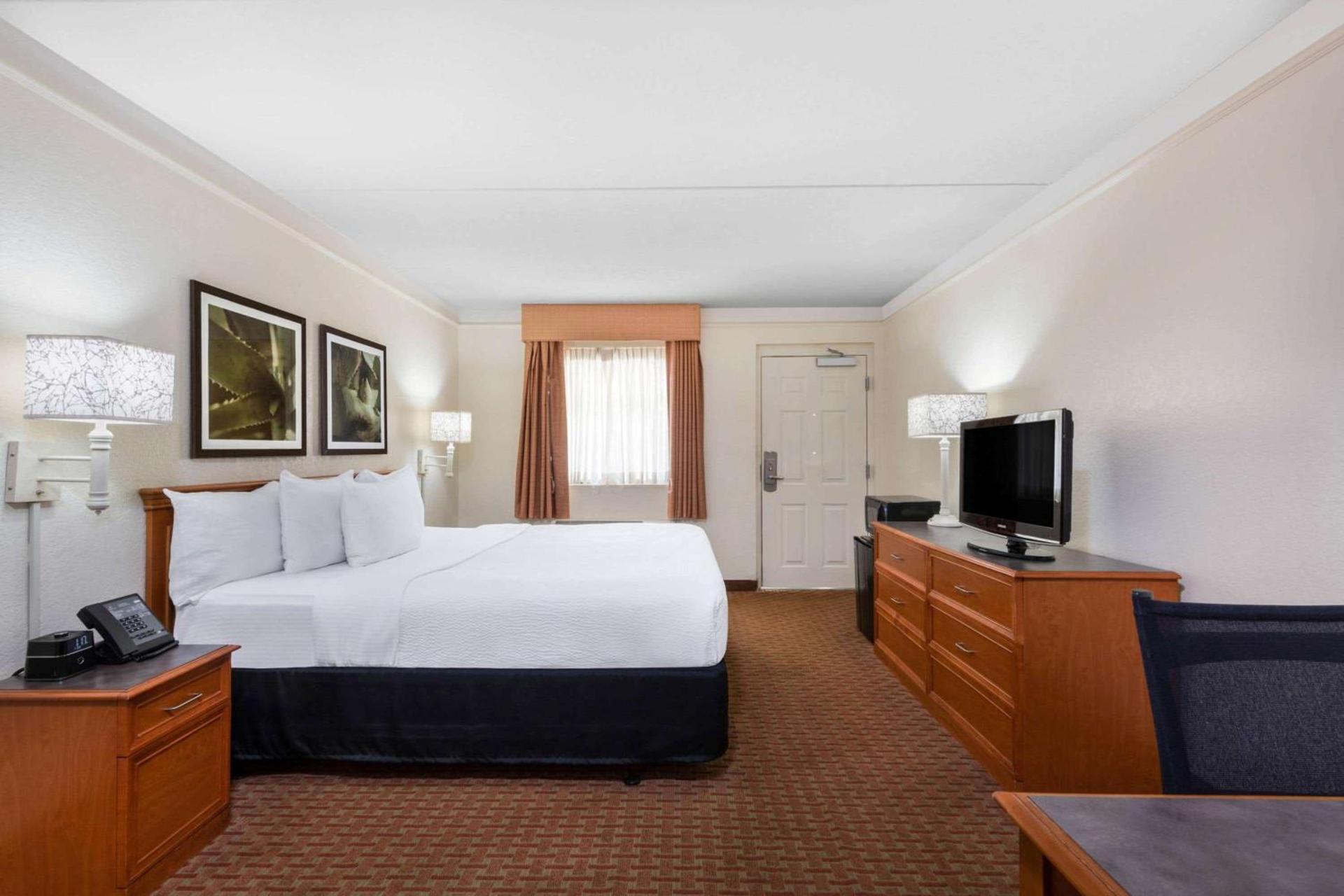 La Quinta East Deerfield Beach - Boca Raton photo 11