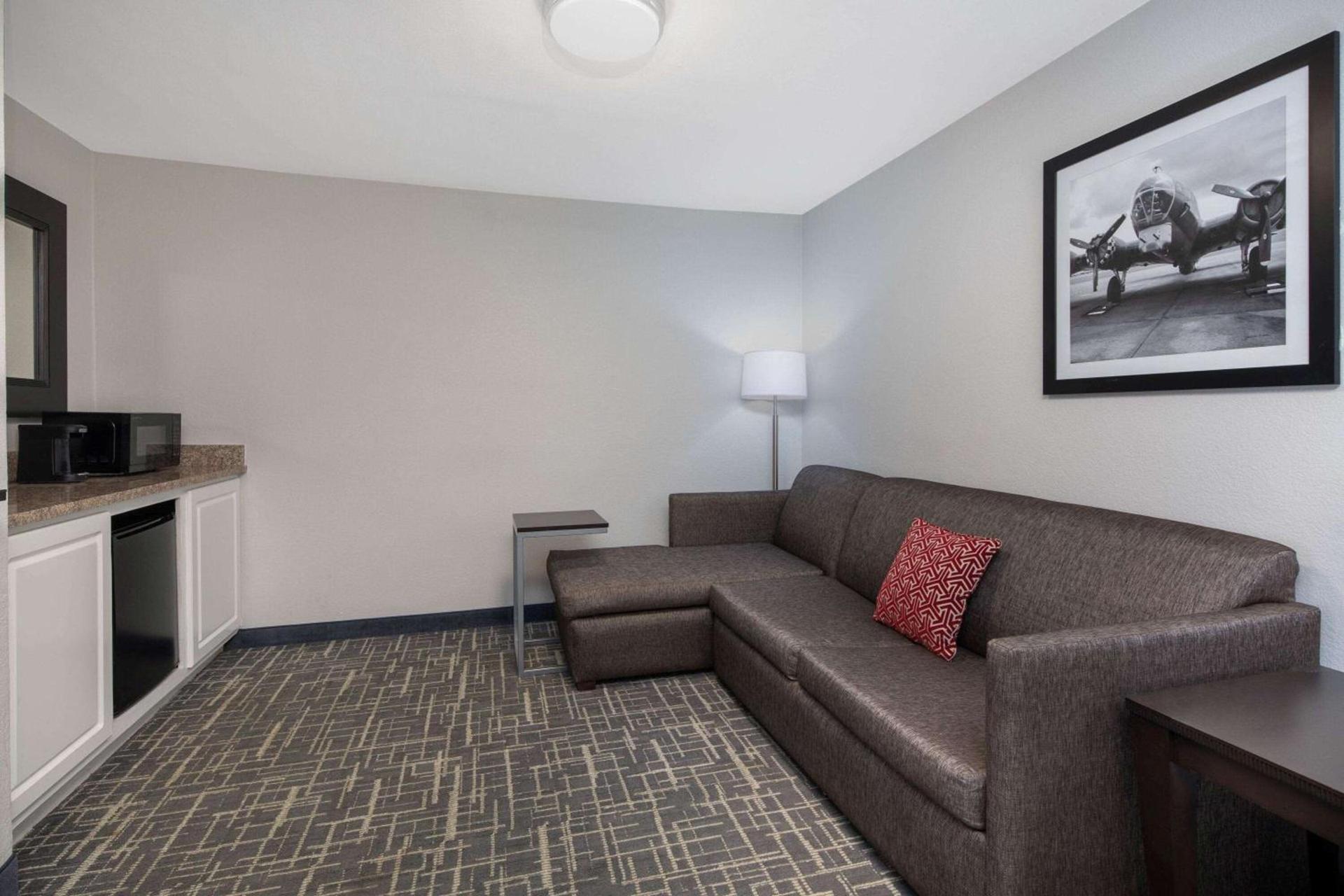 La Quinta by Wyndham Atlanta Airport South photo 38