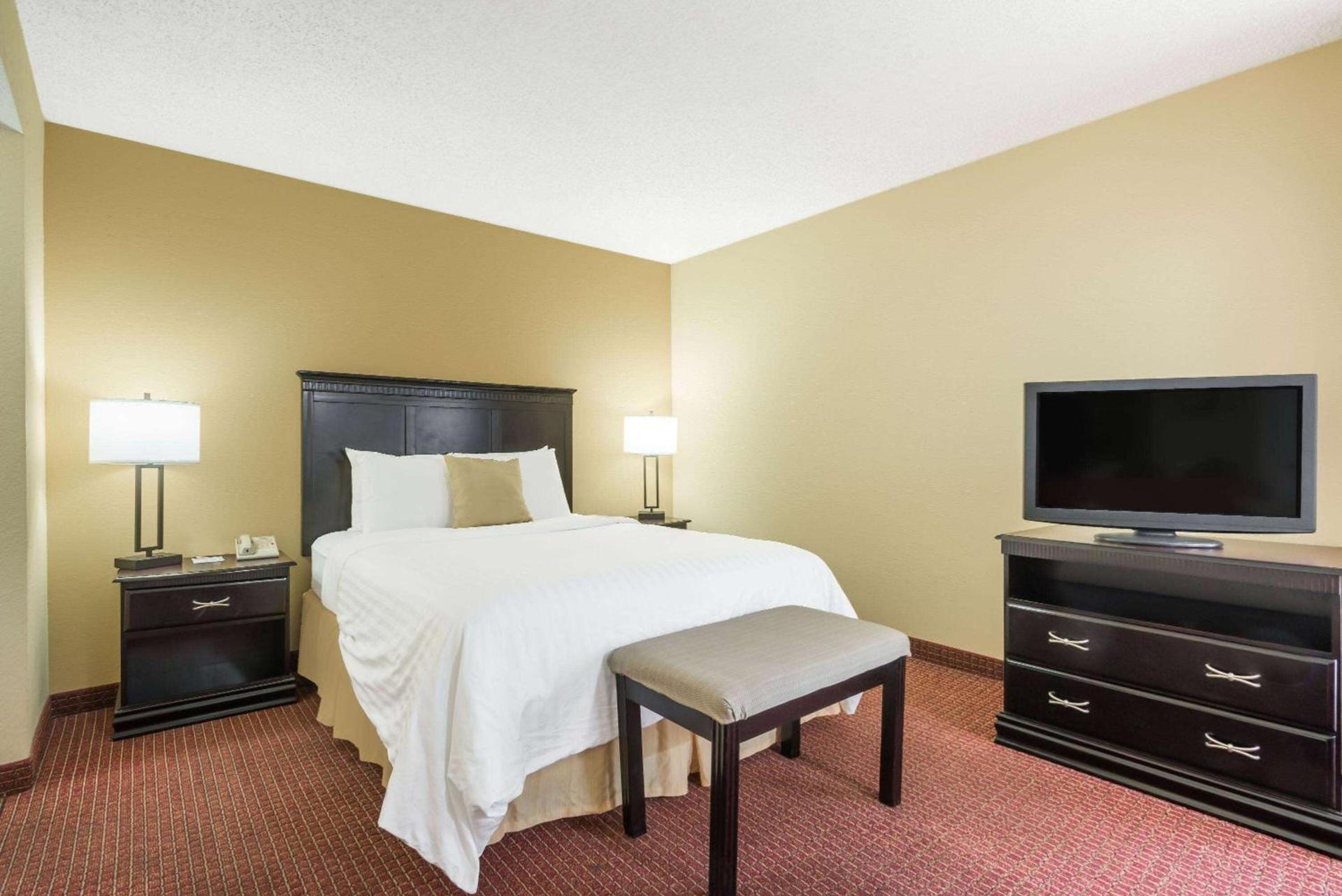 Hawthorn Extended Stay by Wyndham Dayton photo 23