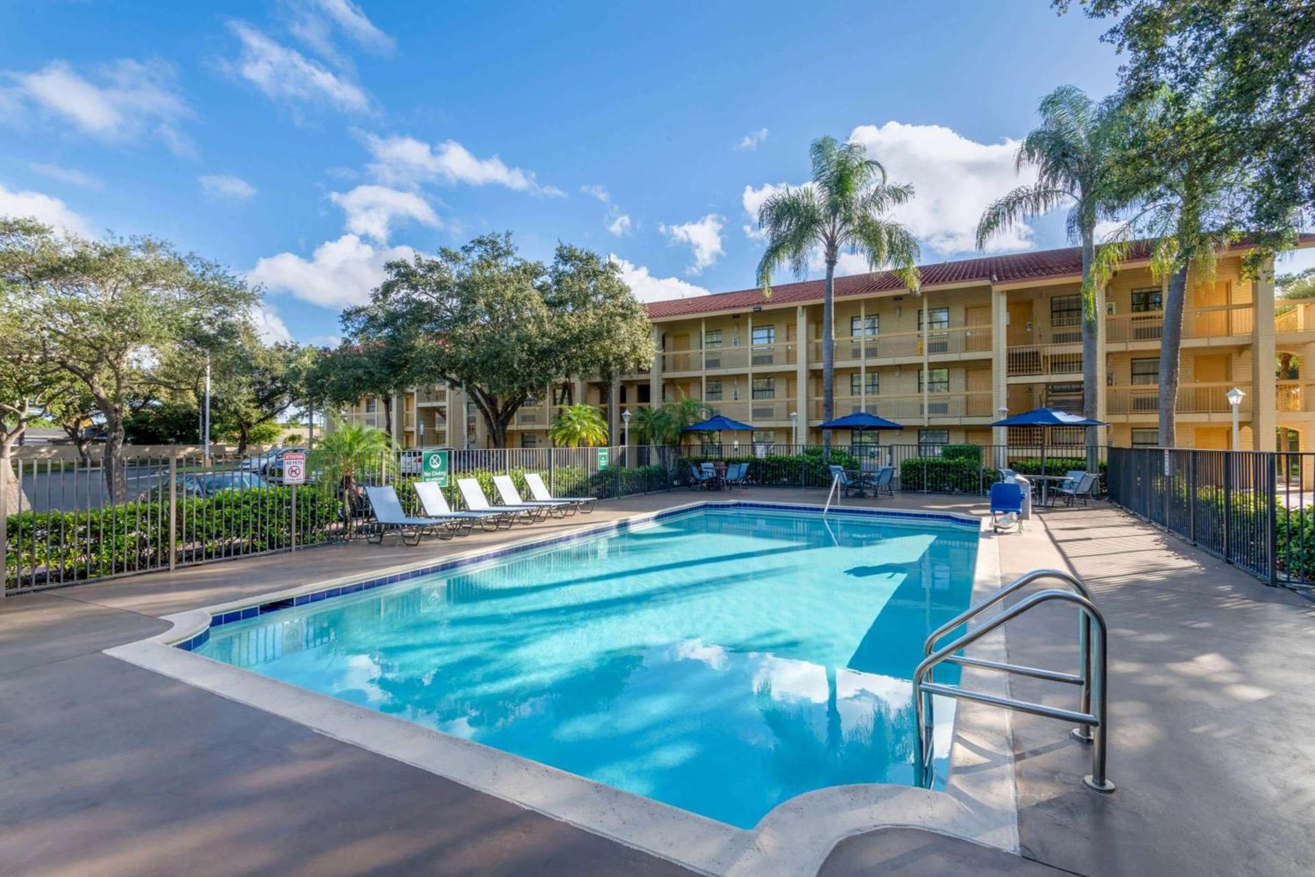 La Quinta East Deerfield Beach - Boca Raton photo 3