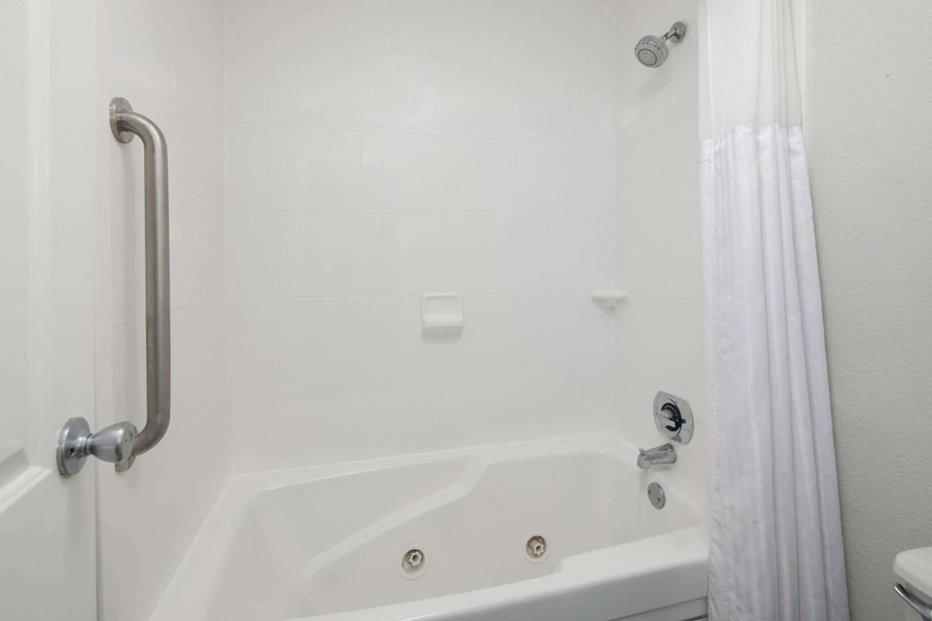 La Quinta by Wyndham Atlanta Airport South photo 45