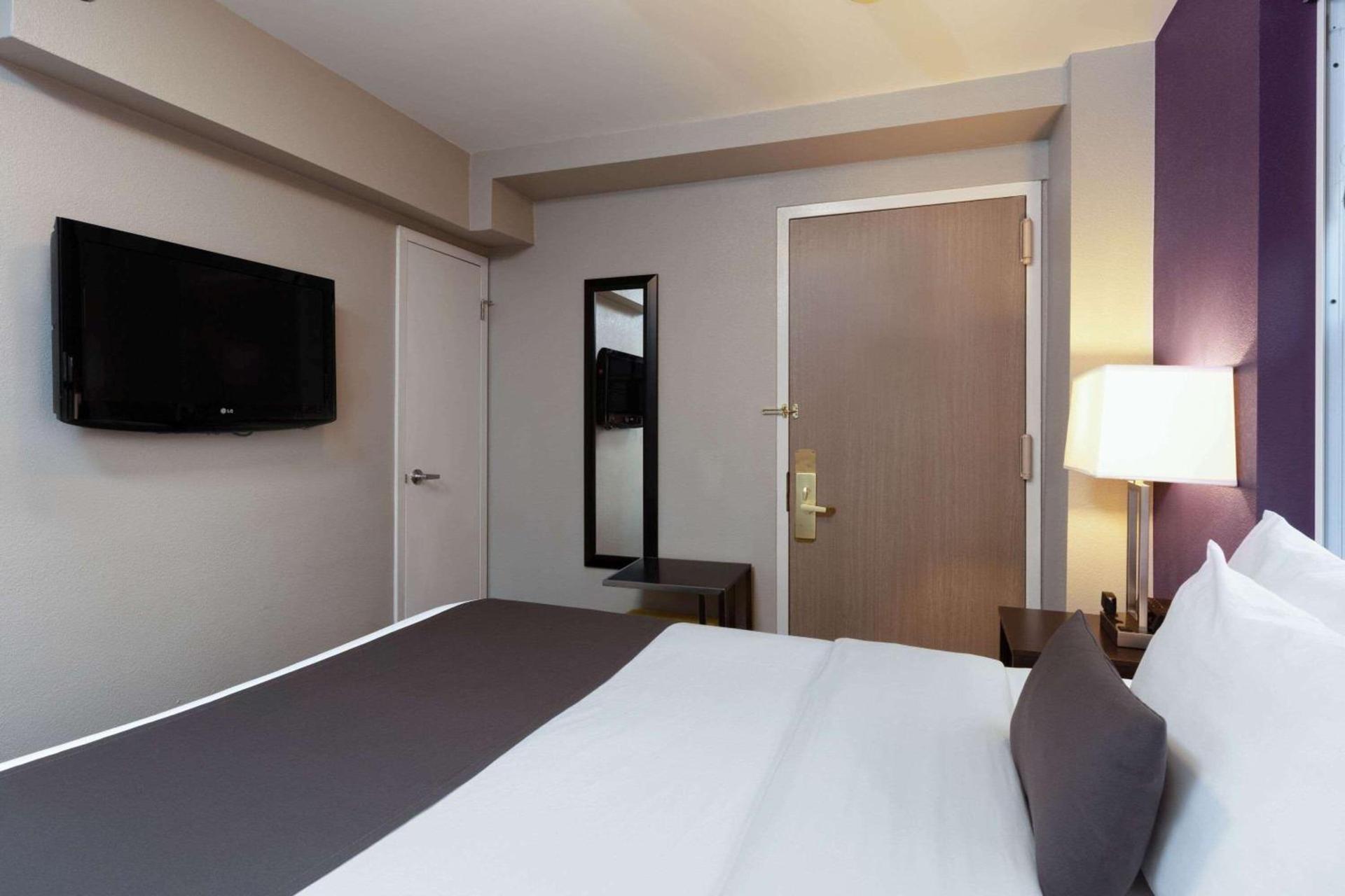 La Quinta by Wyndham New York City Central Park photo 7