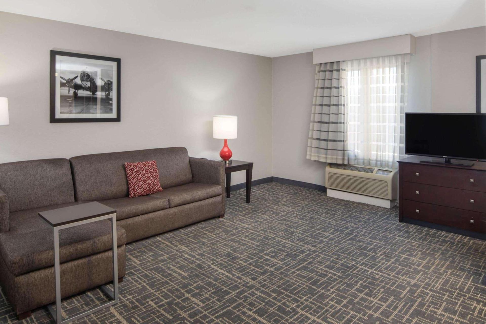 La Quinta by Wyndham Atlanta Airport South photo 61