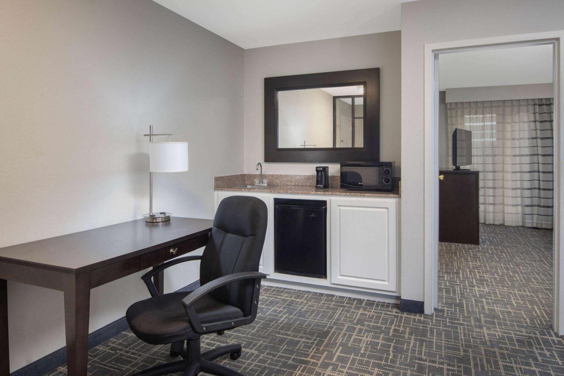 La Quinta by Wyndham Atlanta Airport South photo 62