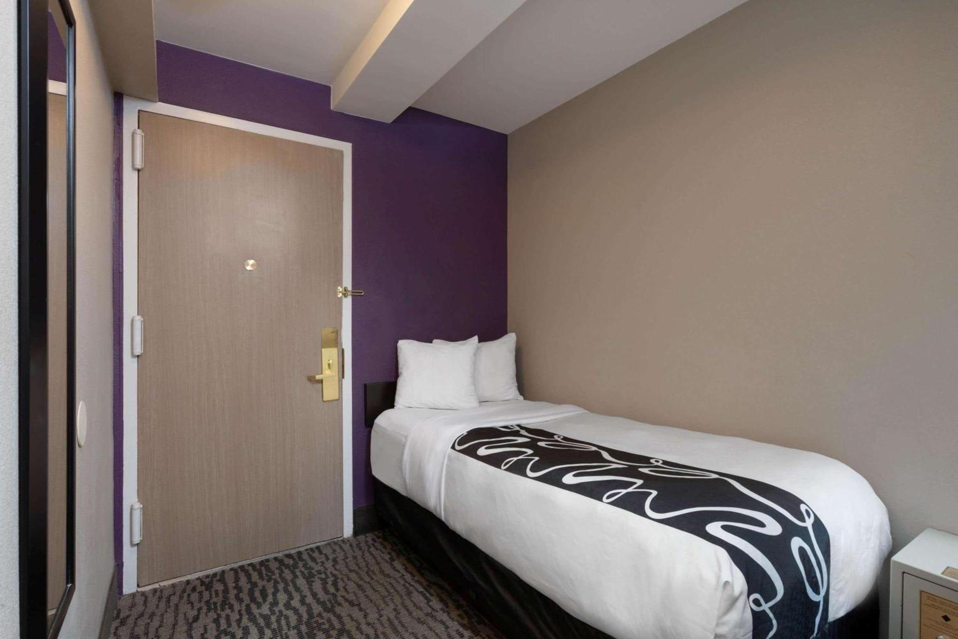 La Quinta by Wyndham New York City Central Park photo 5