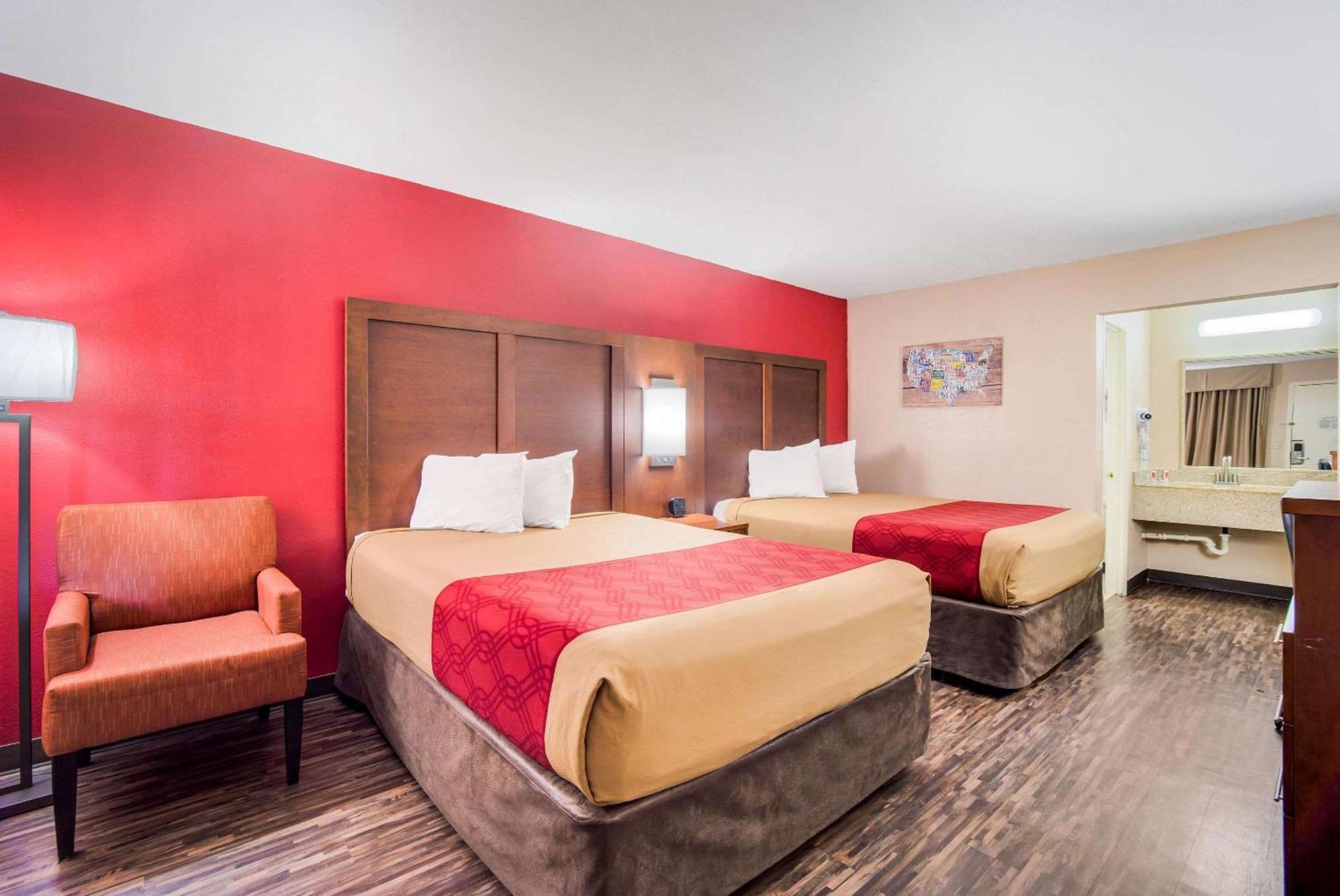 Econo Lodge Walterboro I-95 photo 14