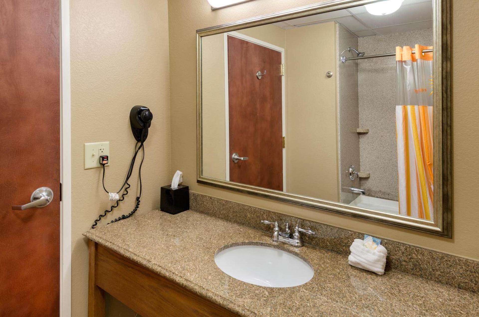 La Quinta by Wyndham Boone photo 43