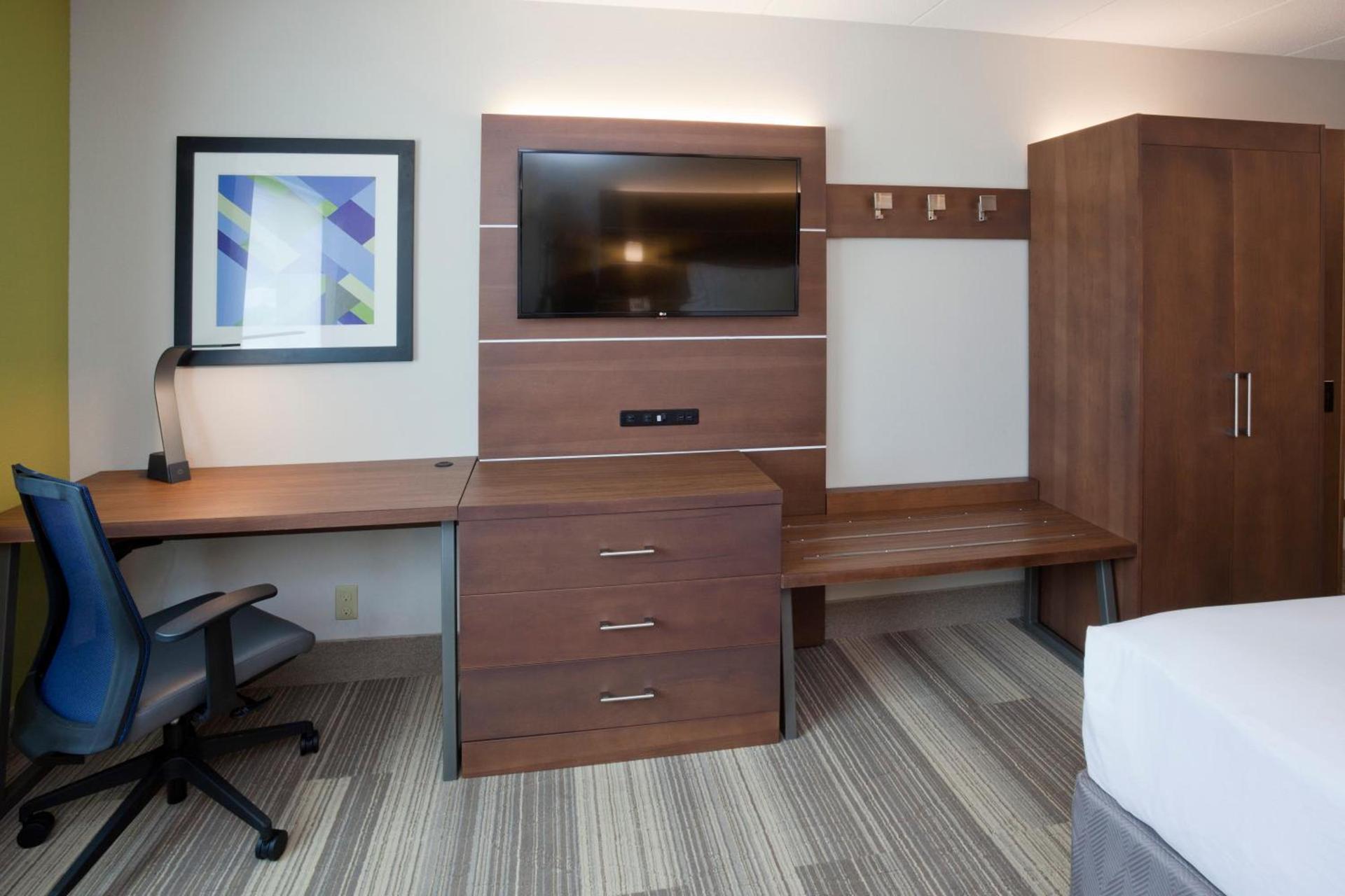 Holiday Inn Express Roseville-St. Paul by IHG photo 53