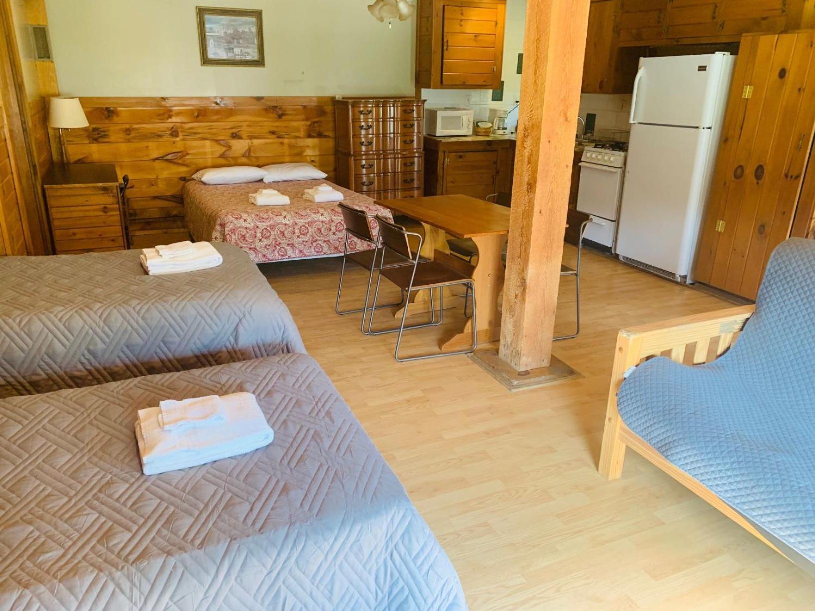 Pine Crest Motel & Cabins photo 13