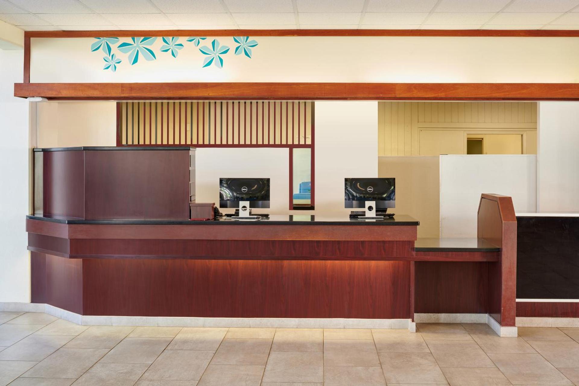Maui Beach Hotel photo 4