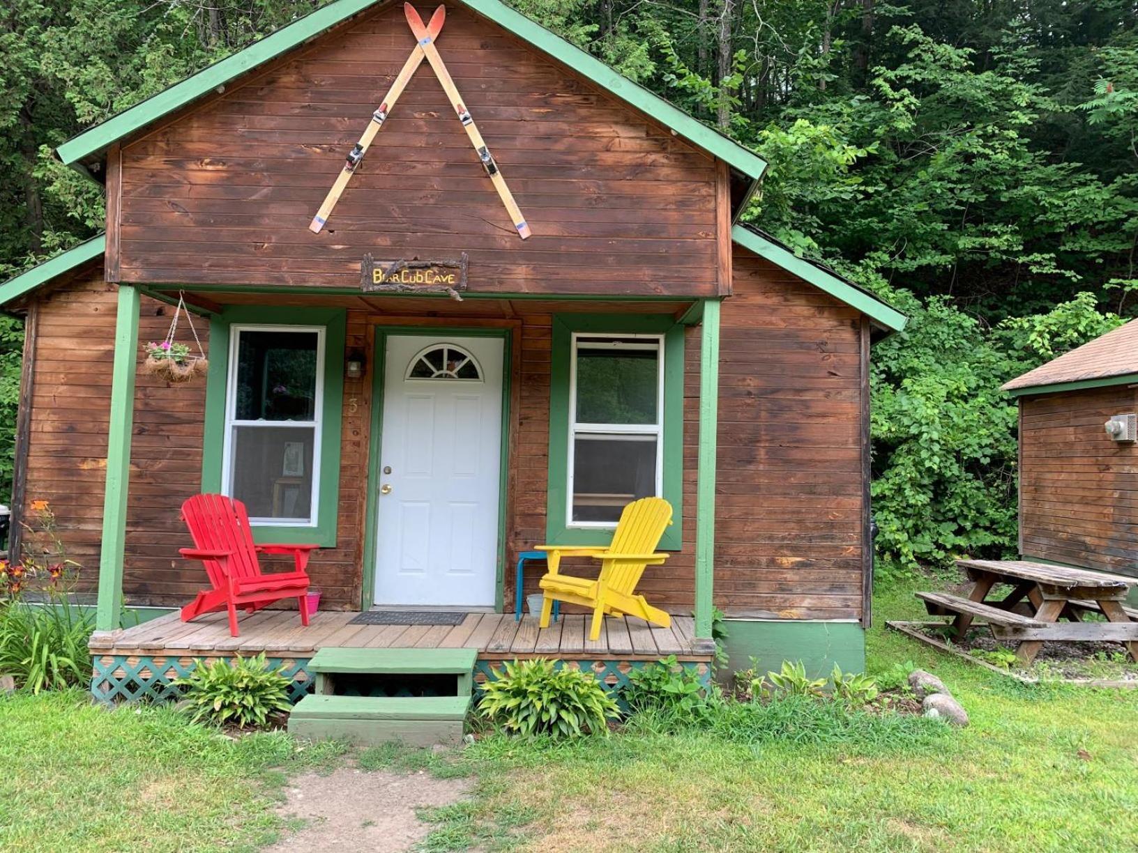 Pine Crest Motel & Cabins photo 11