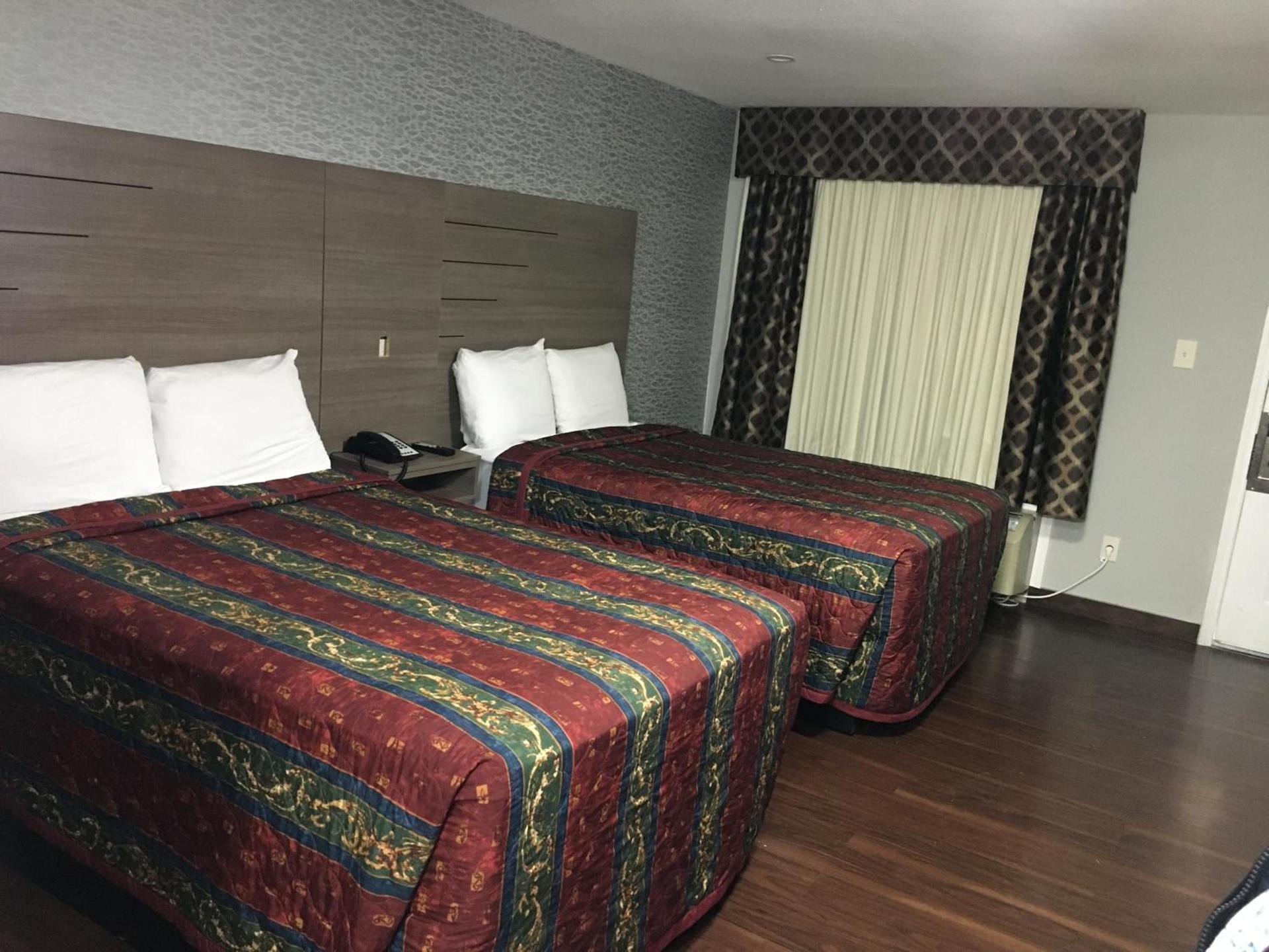 Travel Inn & Suites photo 9