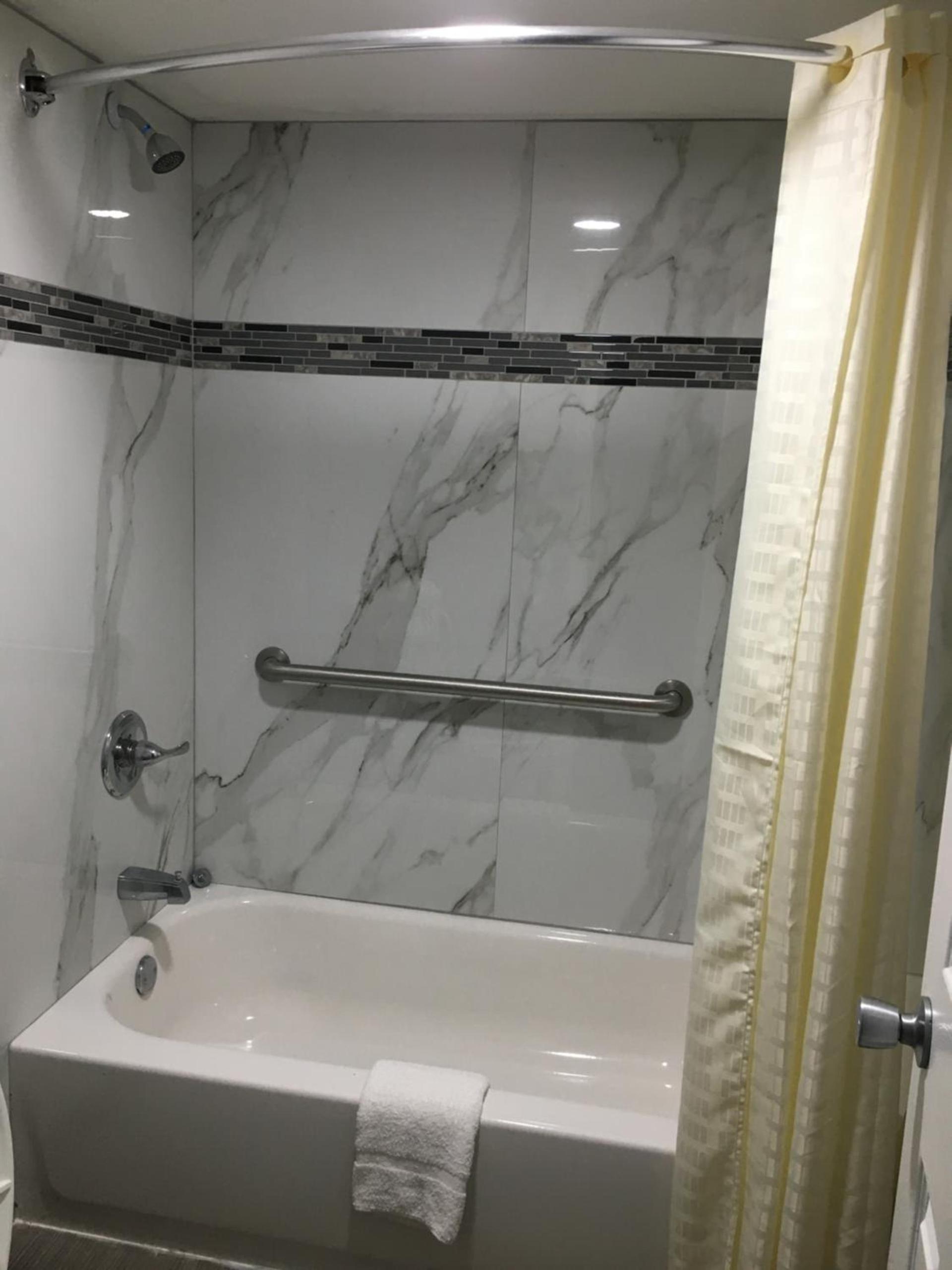 Travel Inn & Suites photo 11