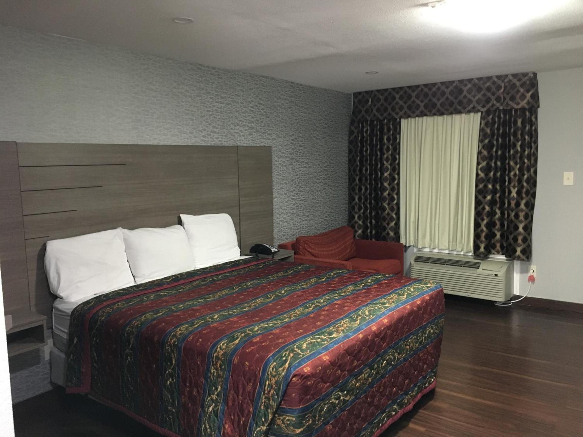 Travel Inn & Suites photo 8