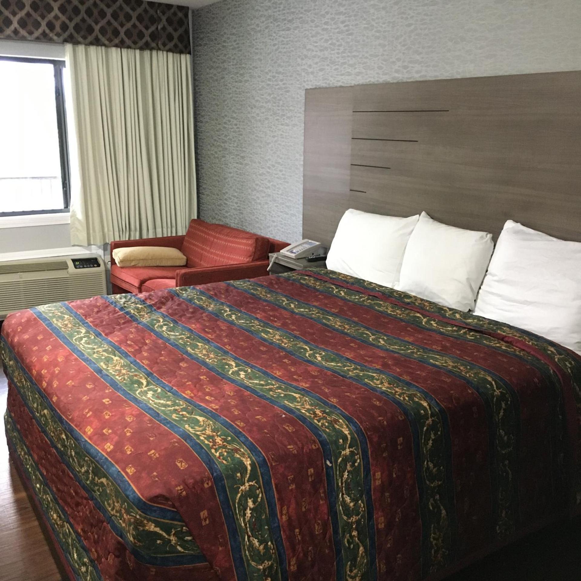 Travel Inn & Suites photo 13