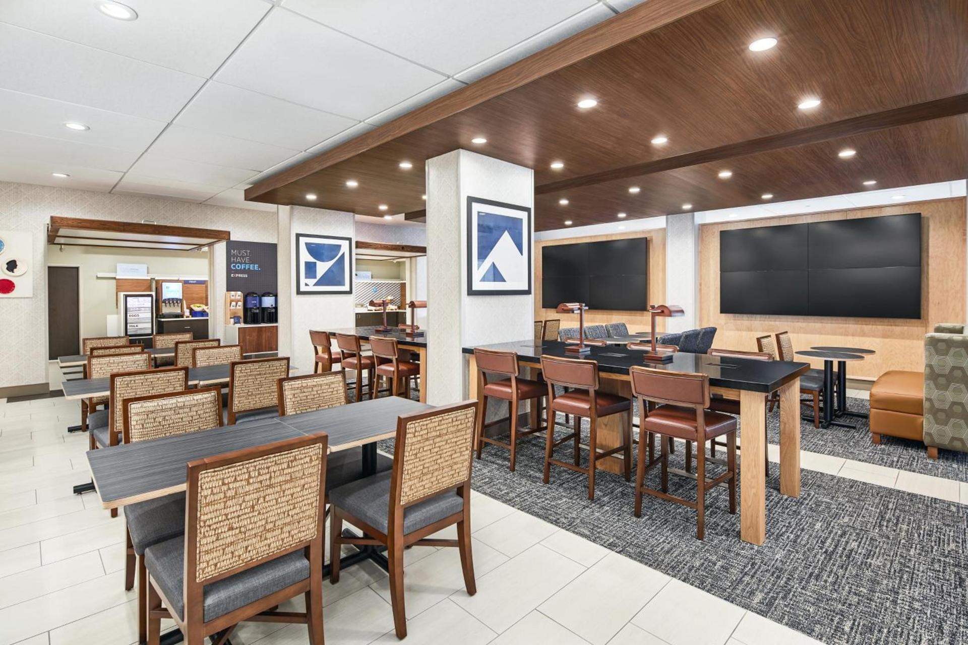 Holiday Inn Express Richmond - Midtown by IHG photo 7