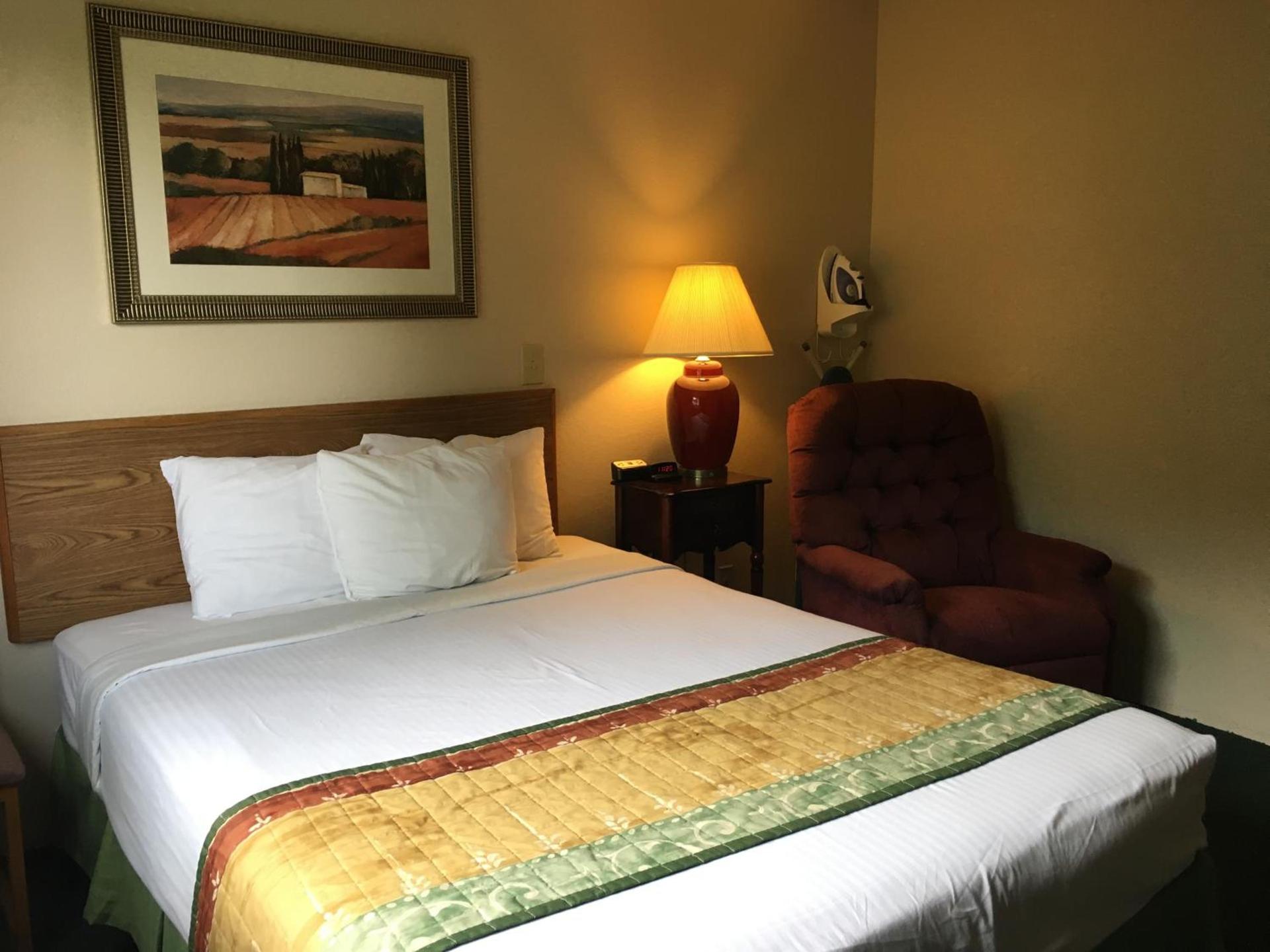 Cassville Four Seasons Inn & Suites photo 8